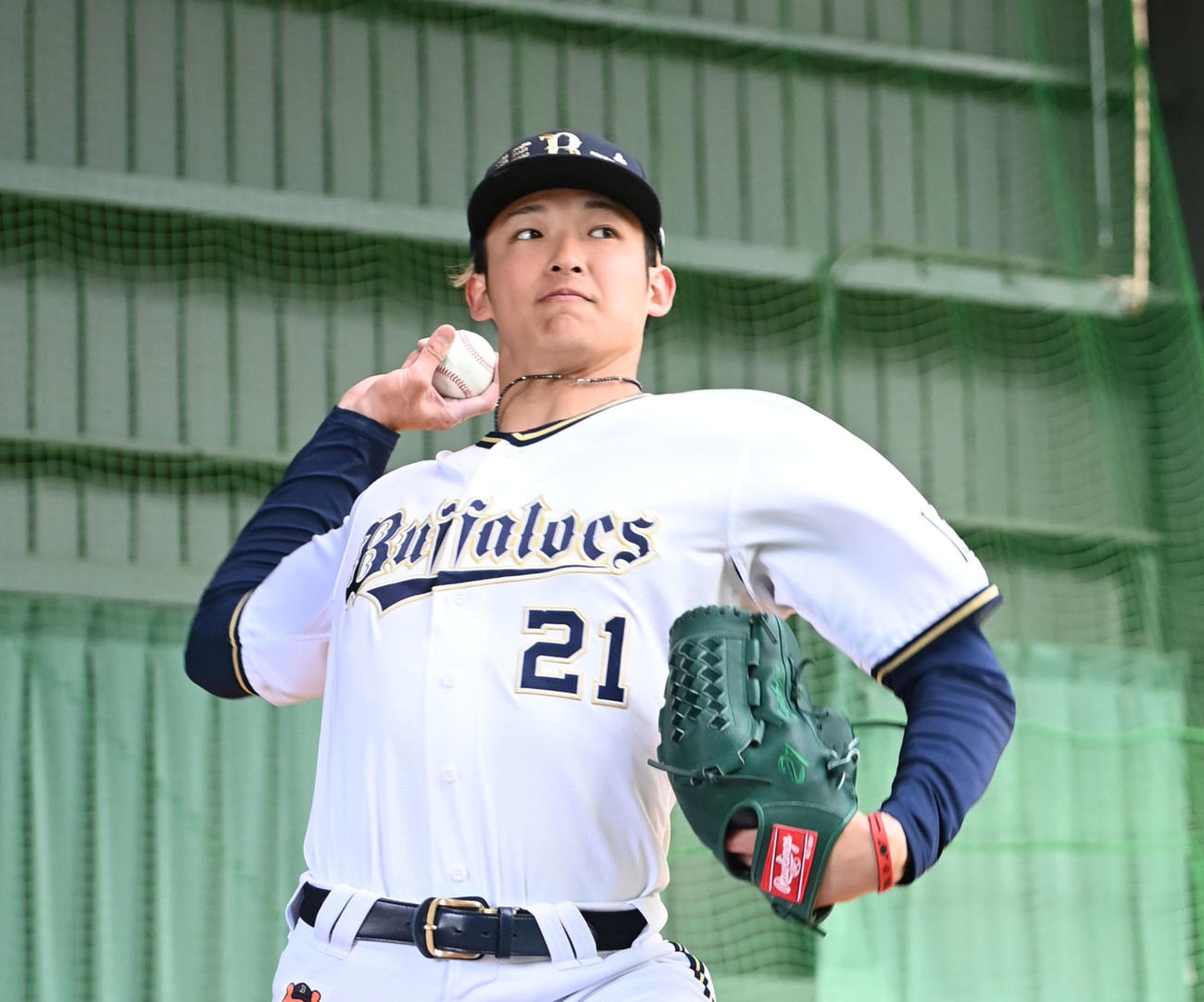 ブルペンに入るオリックス山崎（撮影・和賀正仁）