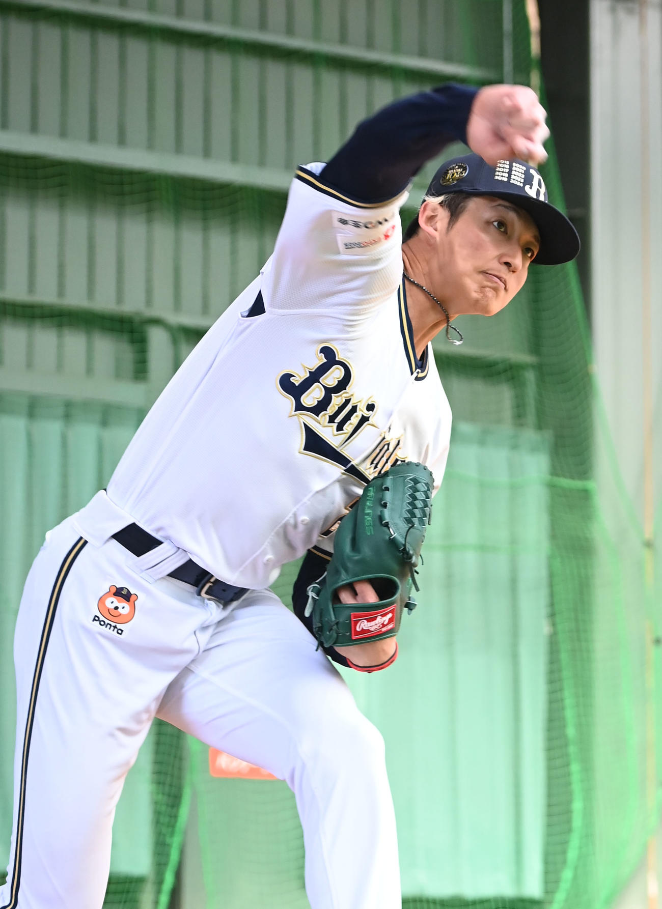 ブルペンに入るオリックス山崎（撮影・和賀正仁）