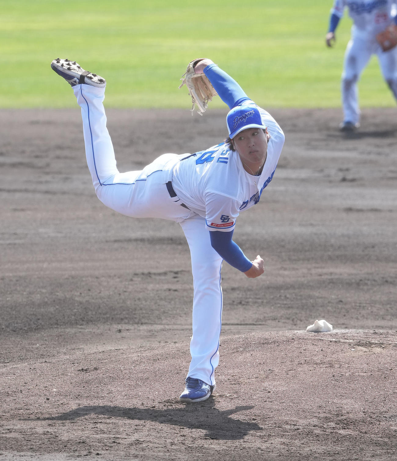 シート打撃練習に登板する梅津（撮影・森本幸一）