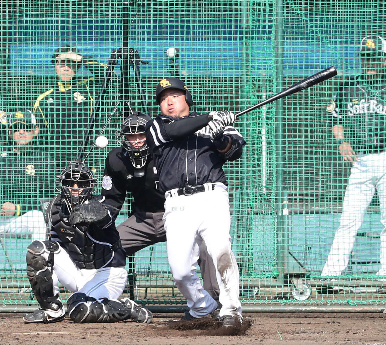 シート打撃で第3打席も中前適時打を放つ山川（撮影・梅根麻紀）