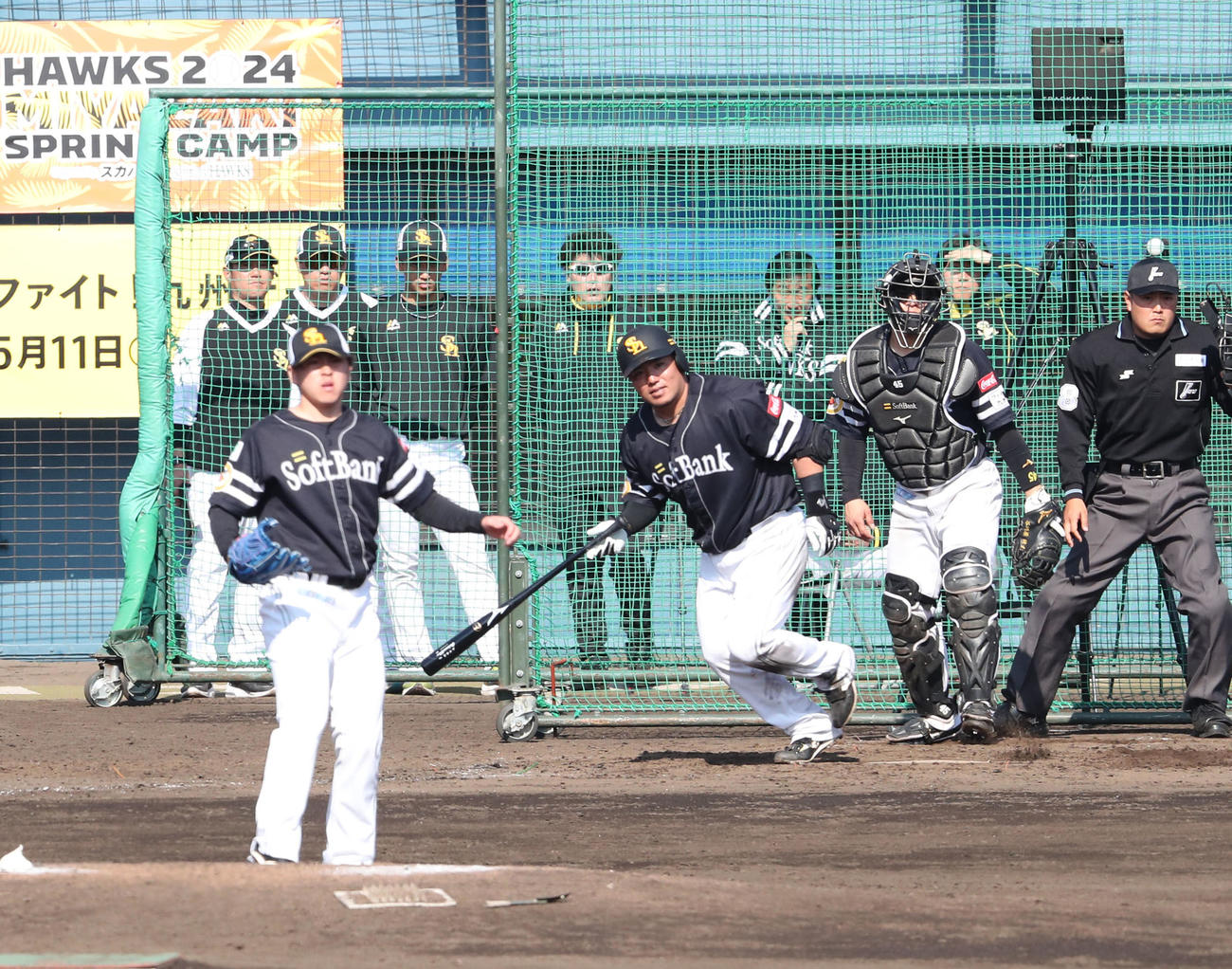 シート打撃で中前安打を放つ山川（撮影・梅根麻紀）