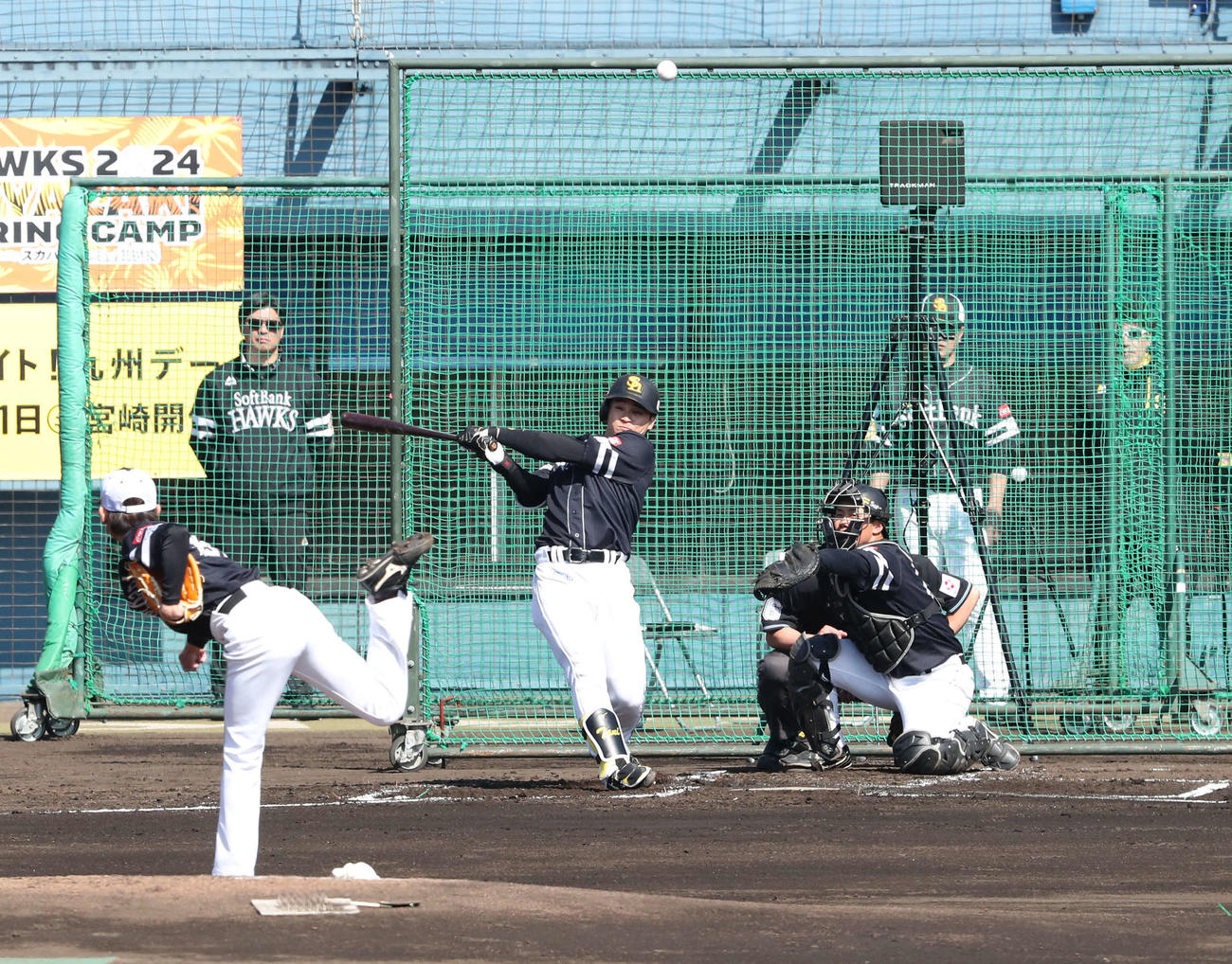 シート打撃で中前安打を放つ谷川原（撮影・梅根麻紀）