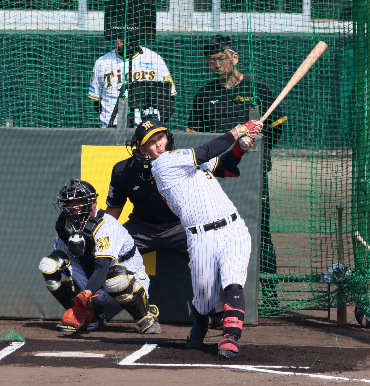 村上と対戦した野口は左越え本塁打を放つ（撮影・加藤哉）