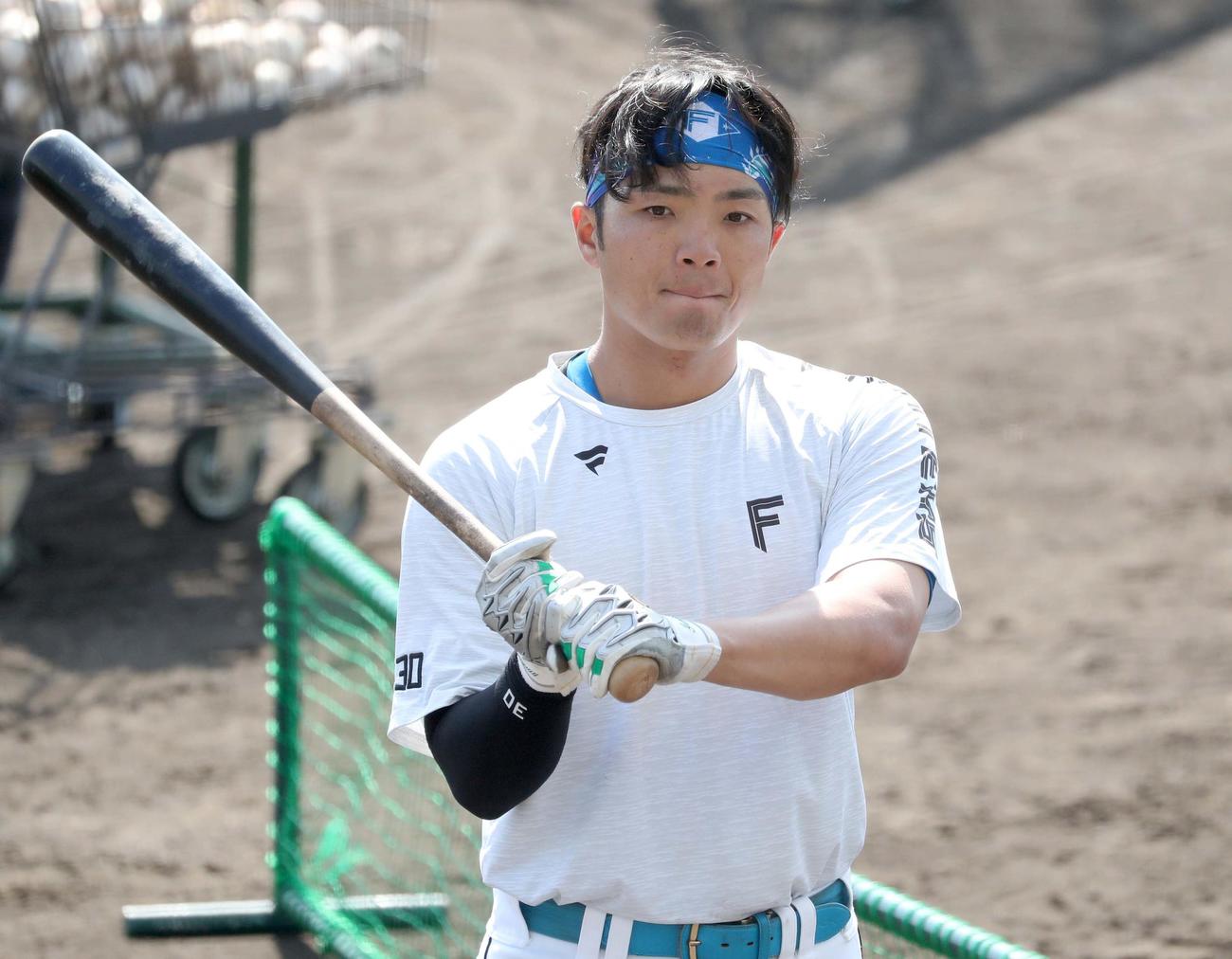 ティー打撃する日本ハム郡司（撮影・黒川智章）