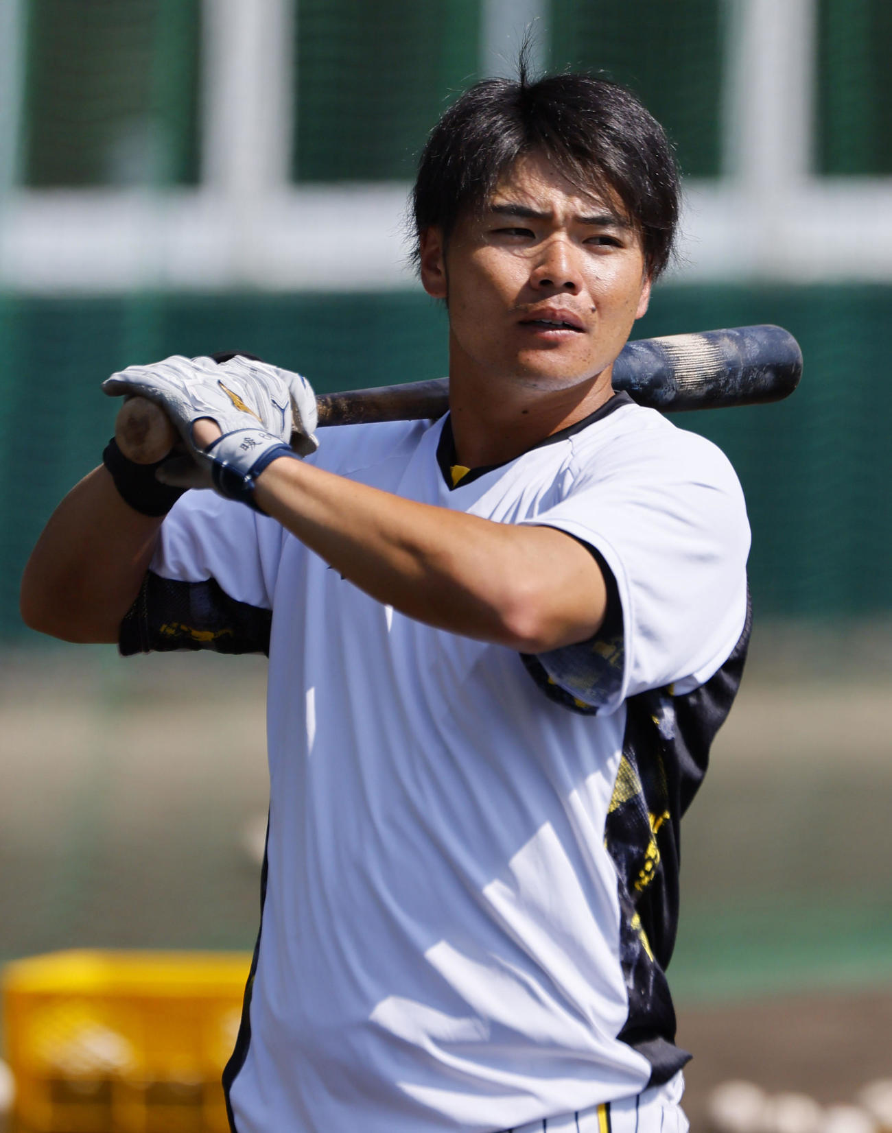 ロングティーをする小野寺（撮影・藤尾明華）