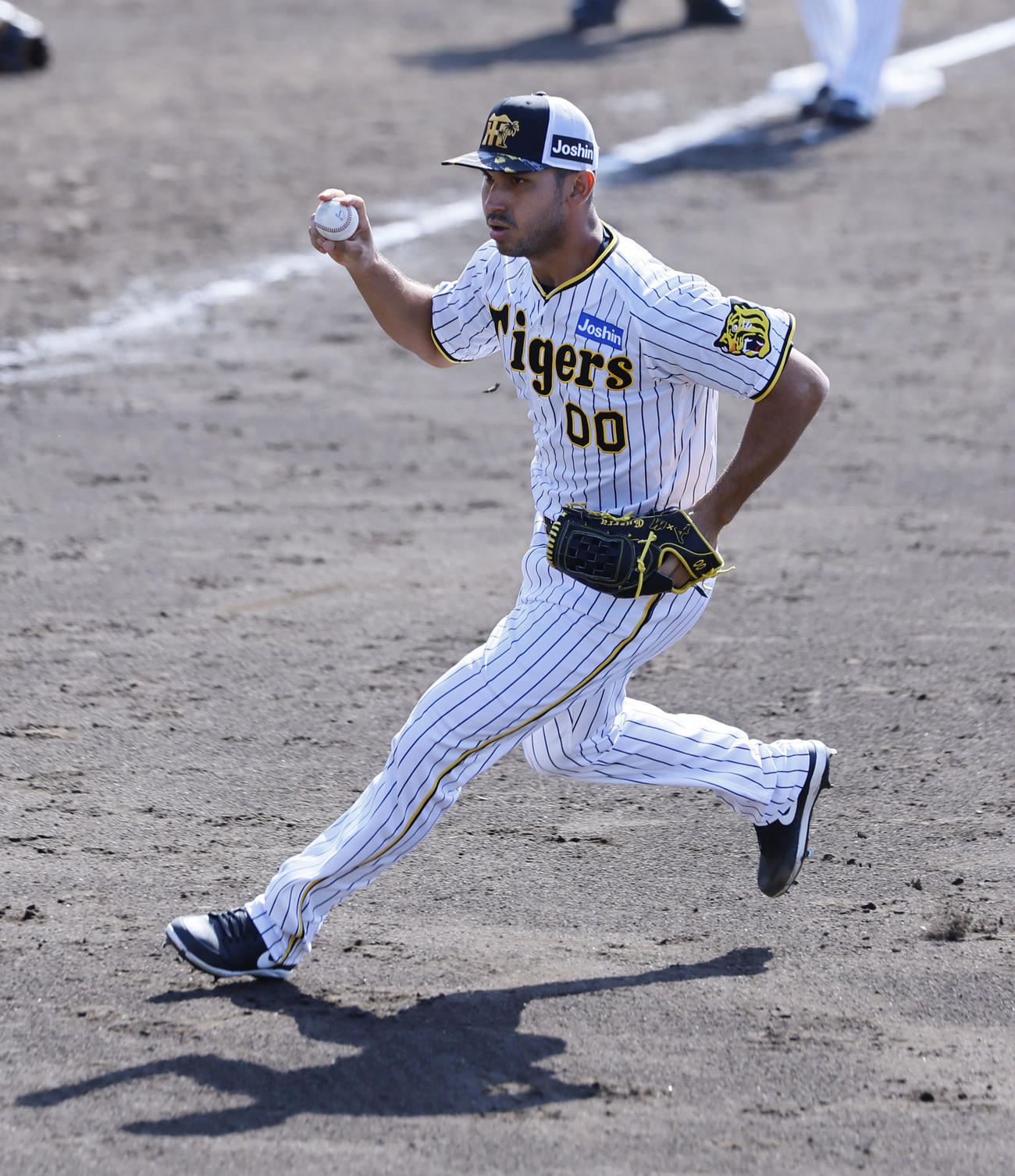 投内総合練習で軽快な動きを見せるゲラ（撮影・藤尾明華）