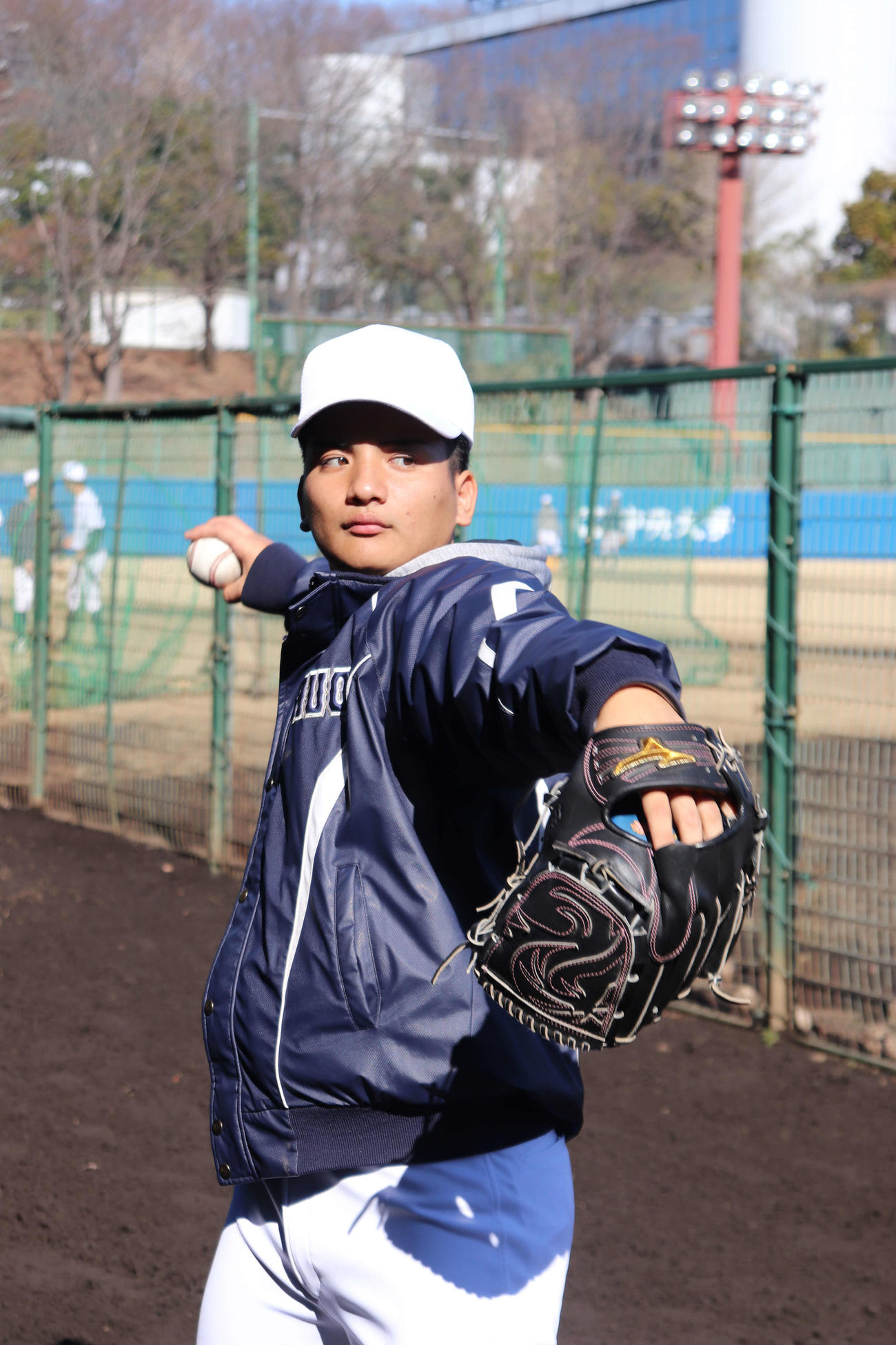 進学する中大の練習に合流し、4年後のドラフト1位を誓う東恩納（撮影・保坂淑子）