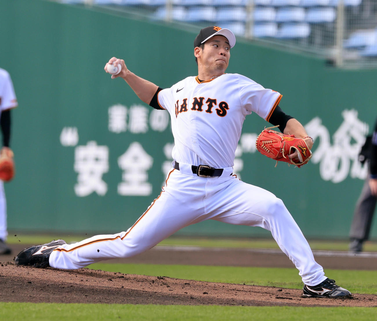 シート打撃で登板した巨人近藤（撮影・浅見桂子）