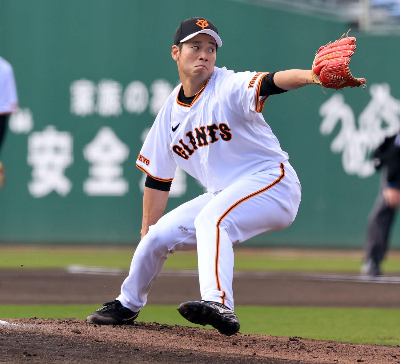 シート打撃で登板した巨人近藤（撮影・浅見桂子）