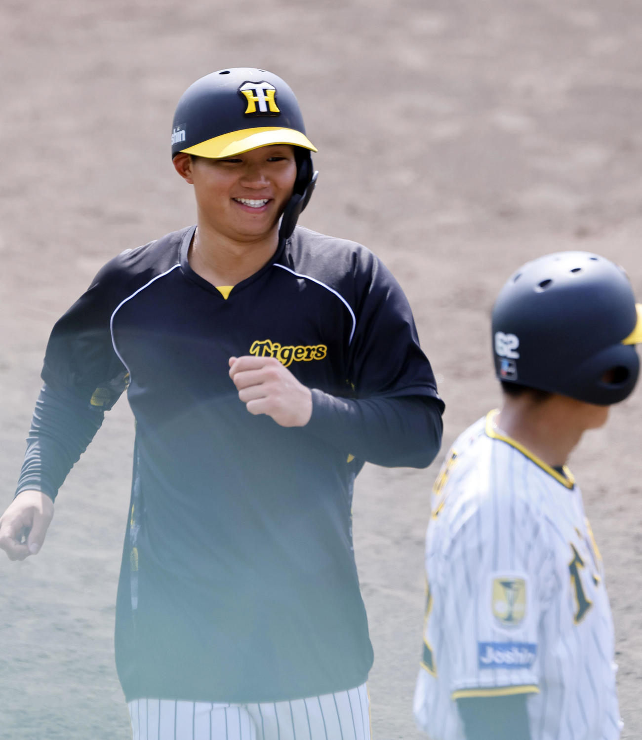 練習中に笑顔を見せる森下（撮影・藤尾明華）