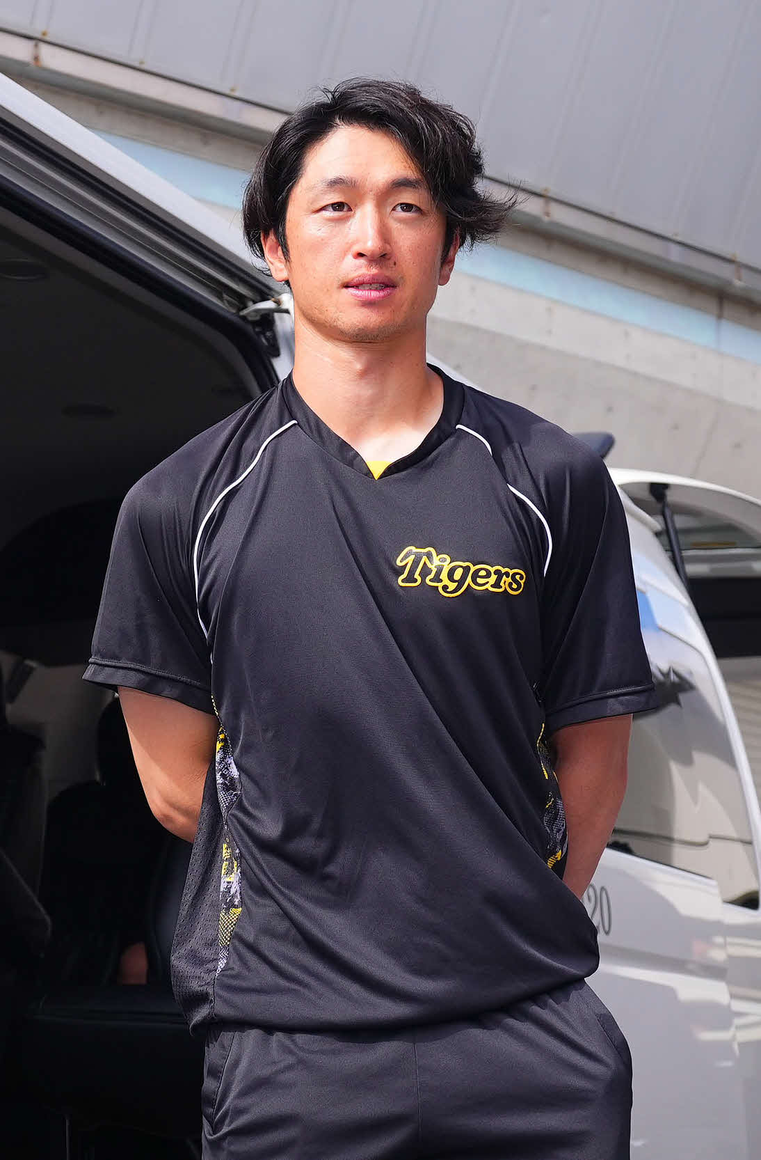 練習を終え球場を引き揚げる近本（撮影・藤尾明華）