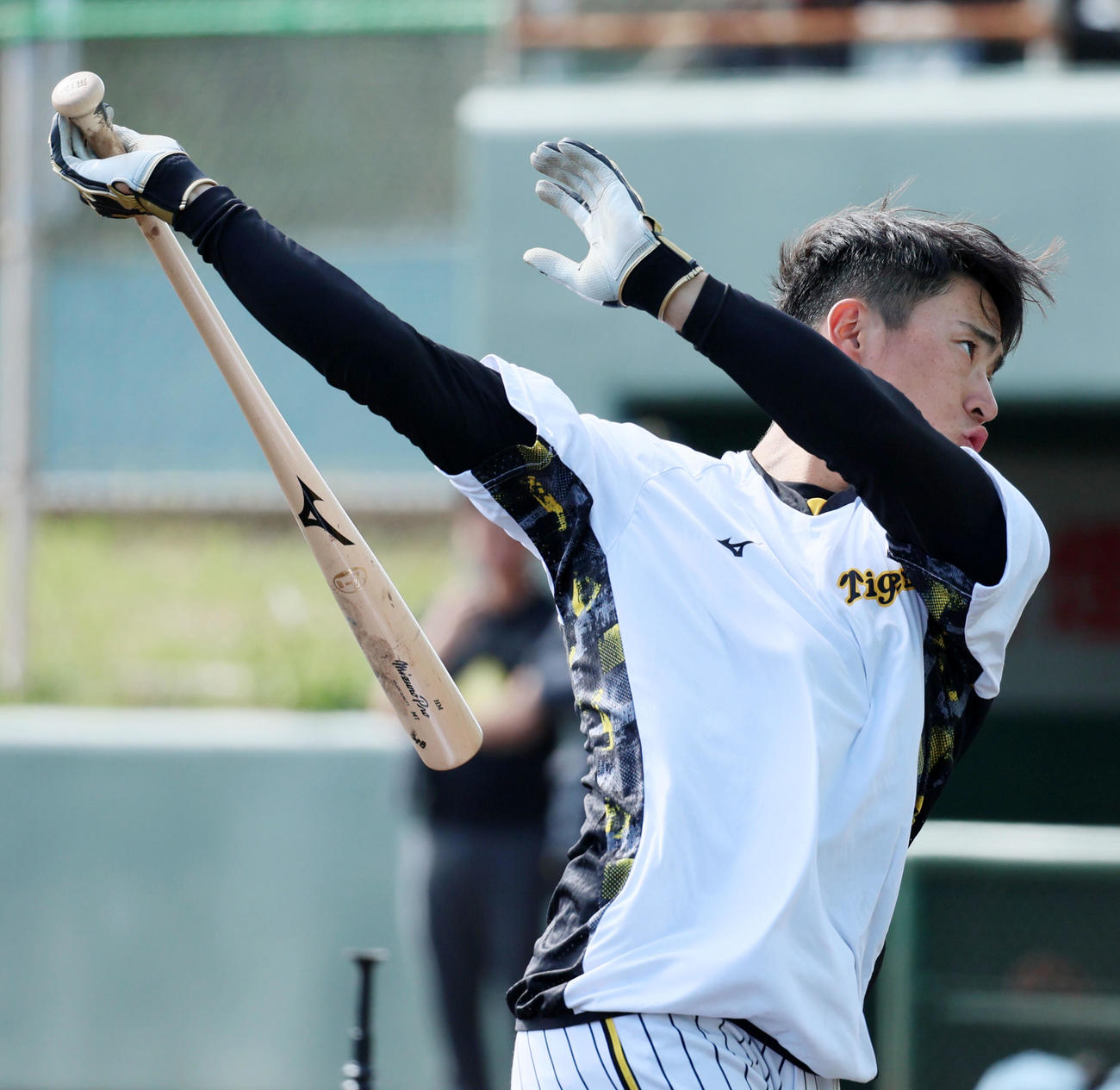 ティー打撃をする福島（撮影・加藤哉）