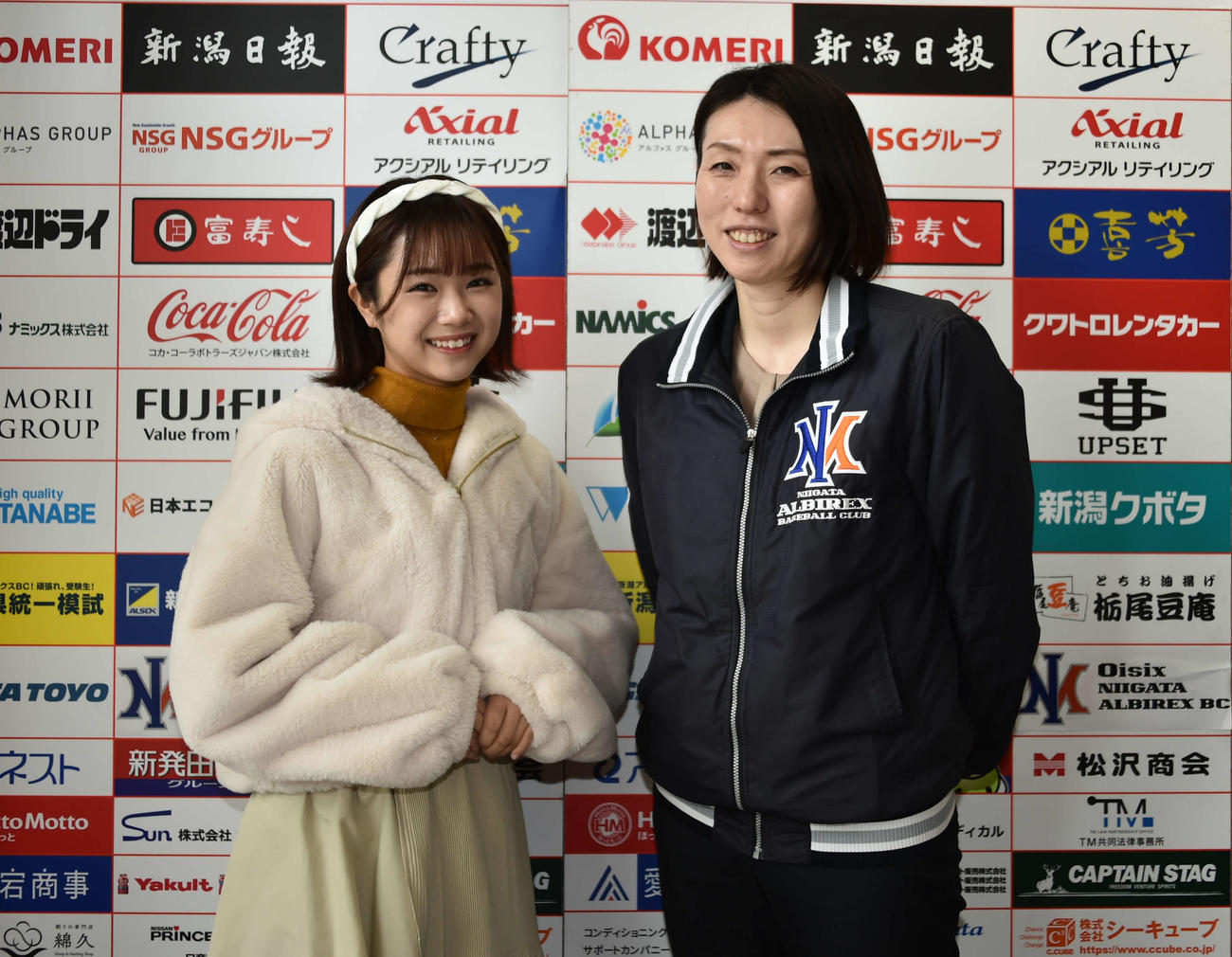 事務全般を担当する小林さん。「今までになく忙しいです」と言いながらも、笑顔でした