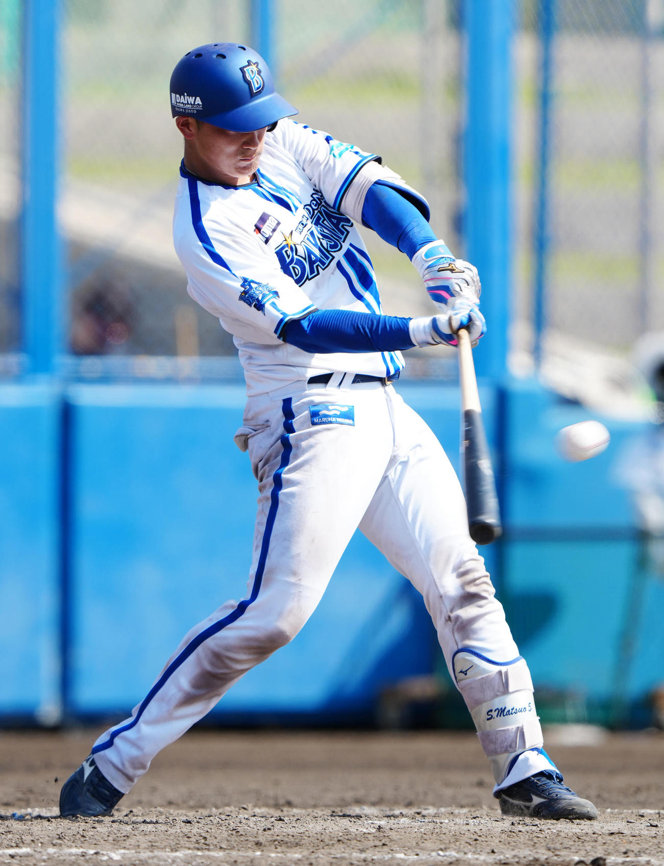DeNA対日本ハム　5回裏DeNA1死、中前打を放つ松尾（撮影・江口和貴）