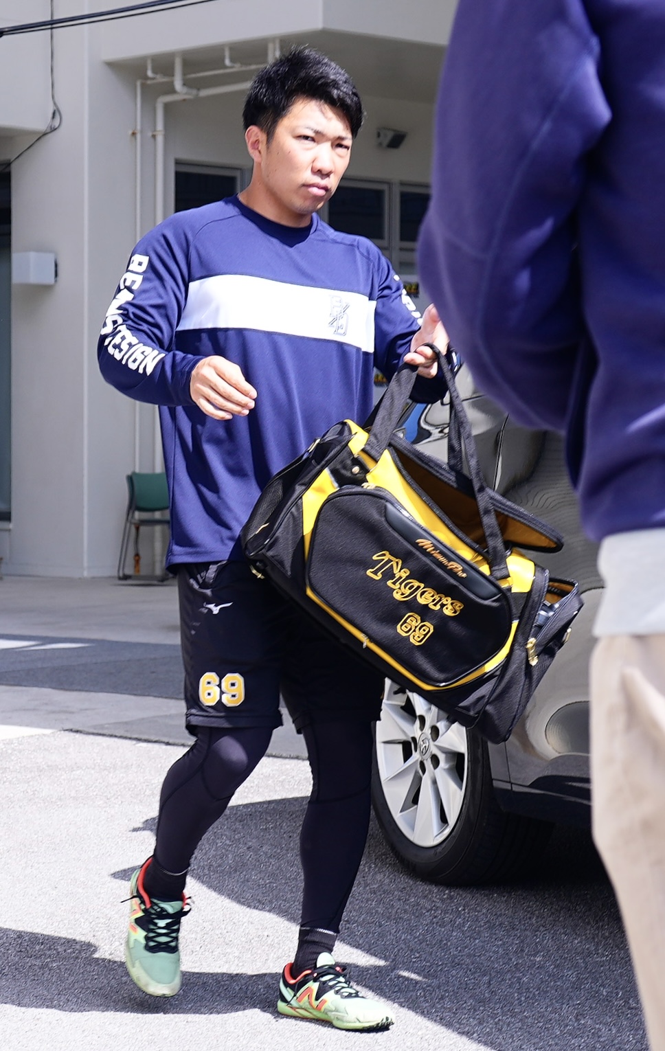 阪神春季キャンプ　休日返上
でトレーニングを行った石井大智（撮影・藤尾明華）