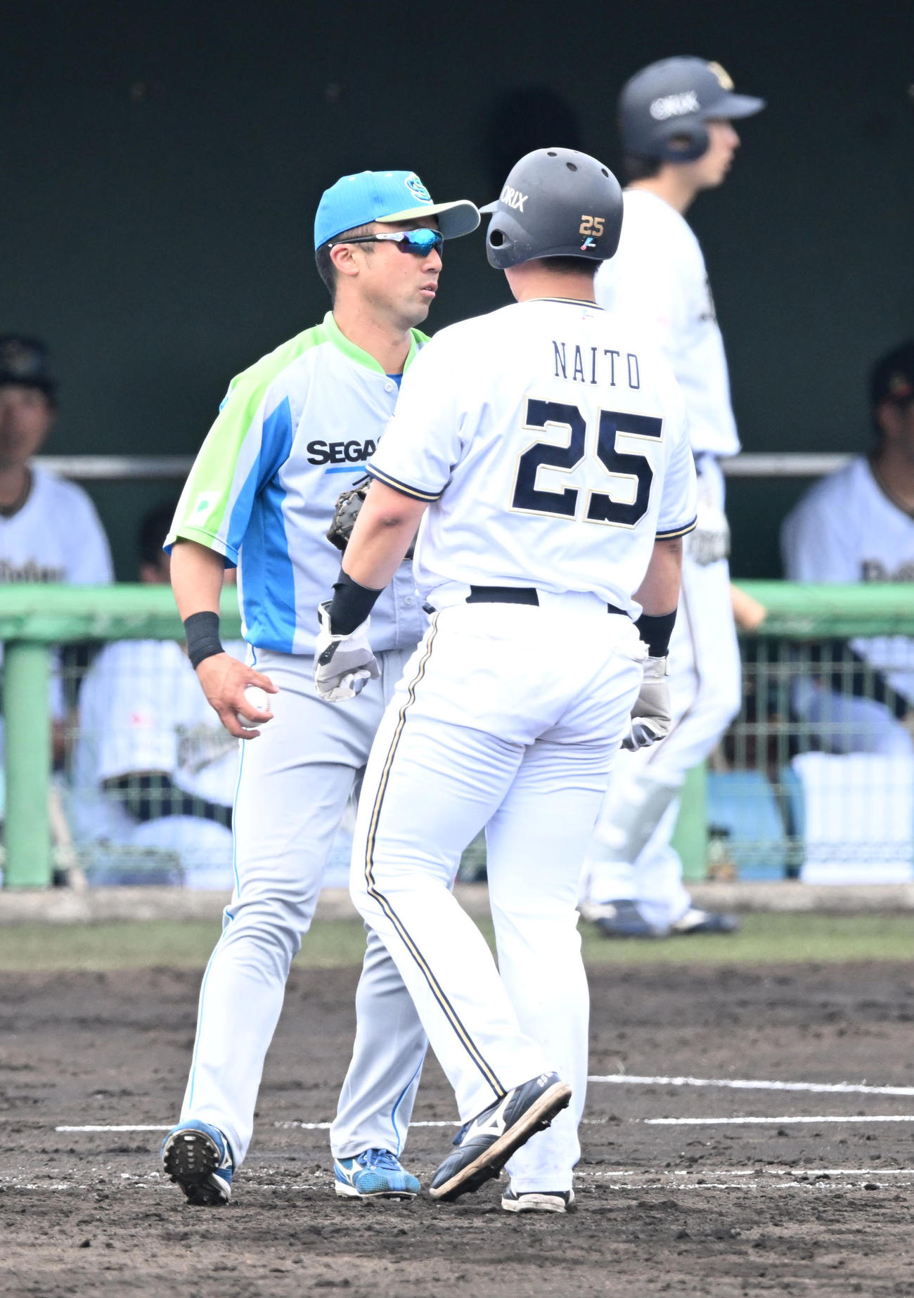オリックス対セガサミー　5回裏オリックス無死一塁、けん制死する内藤（撮影・和賀正仁）