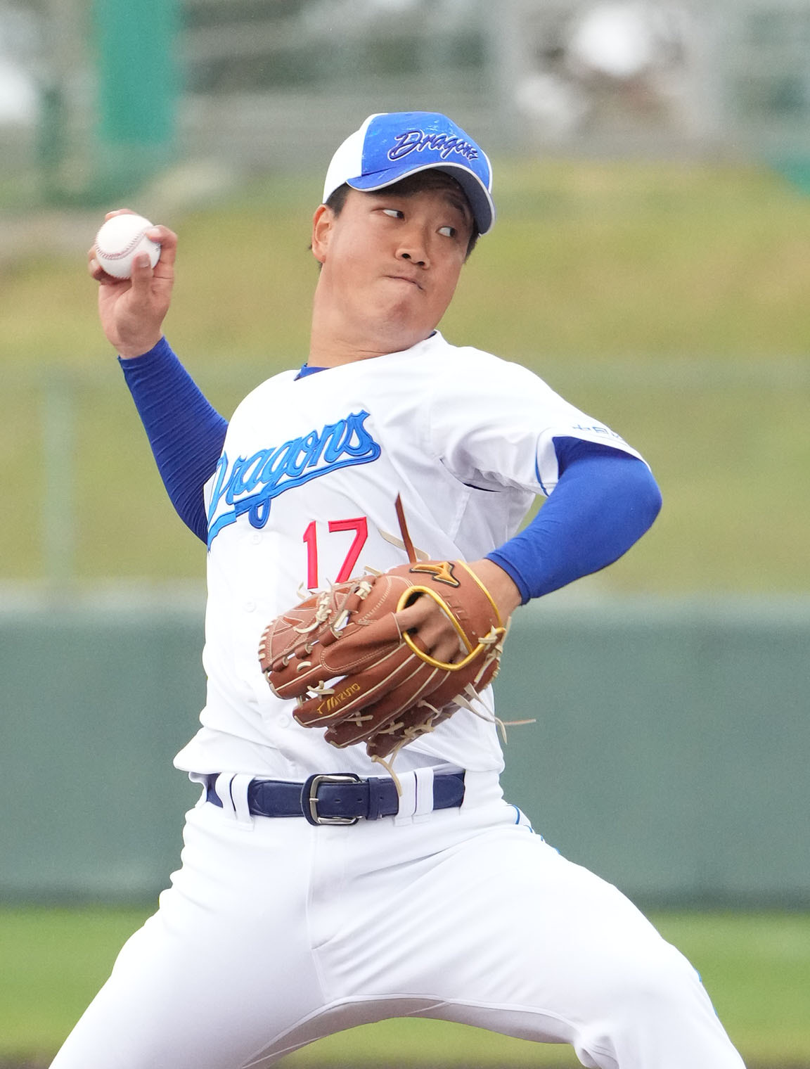 シート打撃練習に登板する柳（撮影・森本幸一）