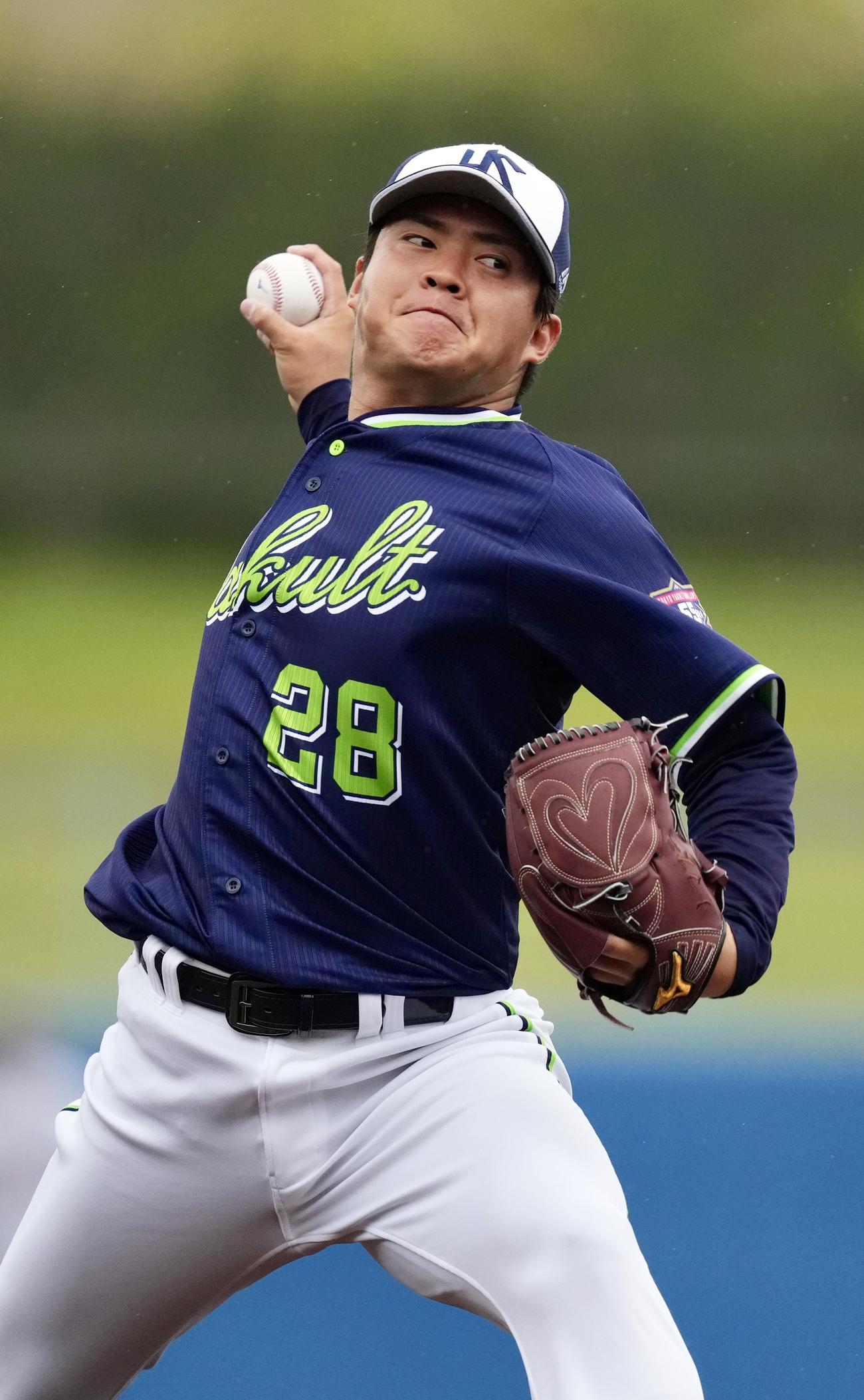 ライブBPで投球するヤクルト松本健（撮影・横山健太）