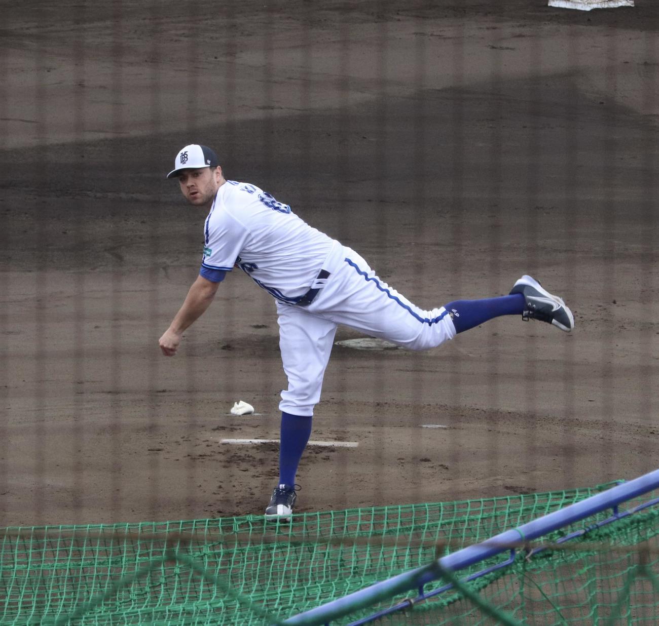 ライブBPに登板したDeNA新外国人のアンソニー・ケイ（撮影・小早川宗一郎）