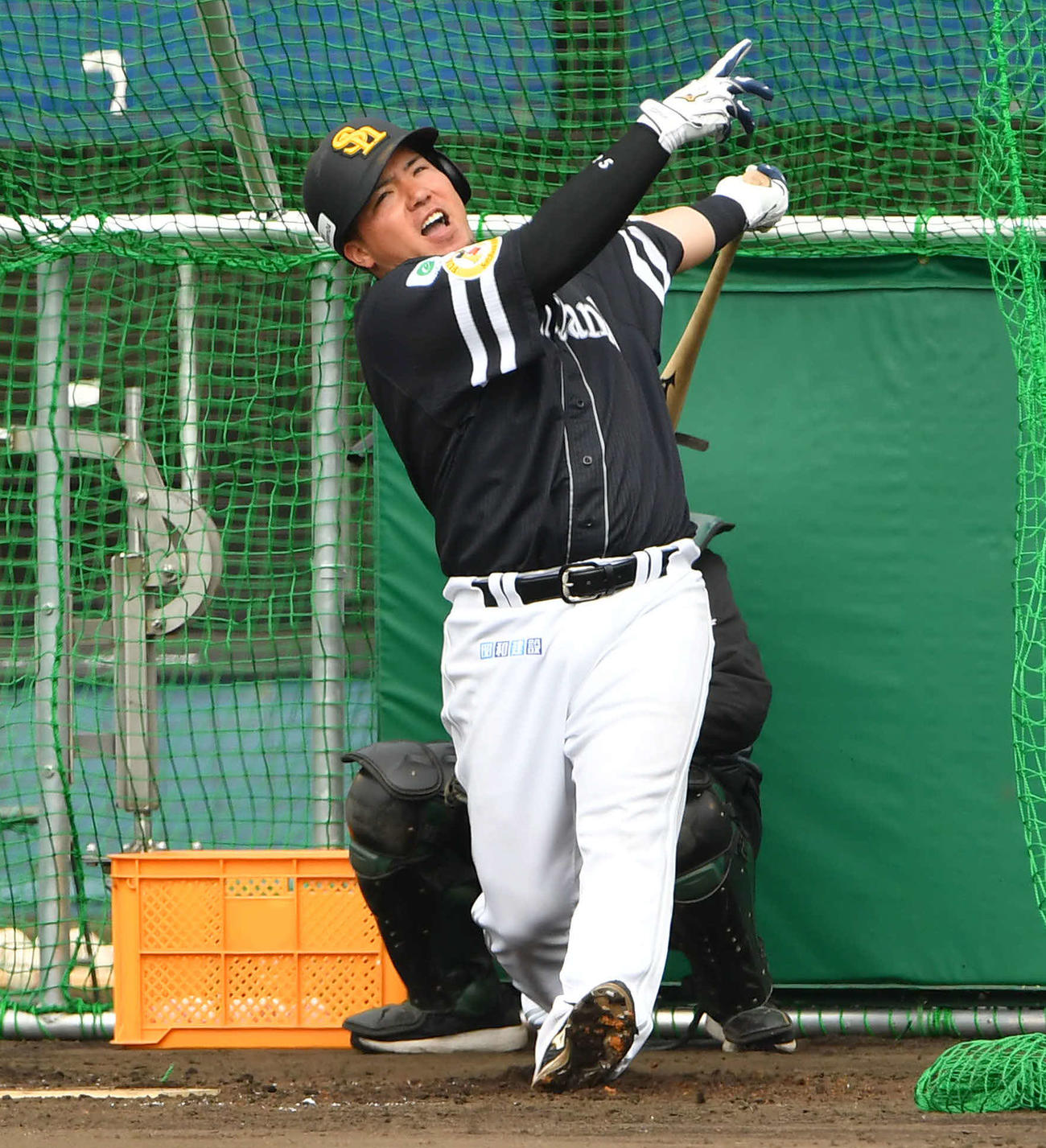 フリー打撃を行うソフトバンク山川（撮影・岩下翔太）