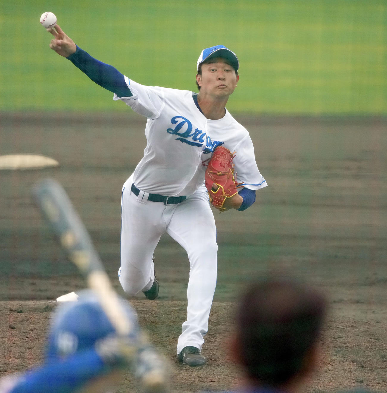 シート打撃練習に登板する高橋宏（撮影・森本幸一）