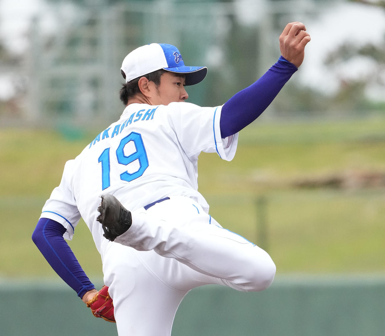 シート打撃練習に登板する高橋宏（撮影・森本幸一）