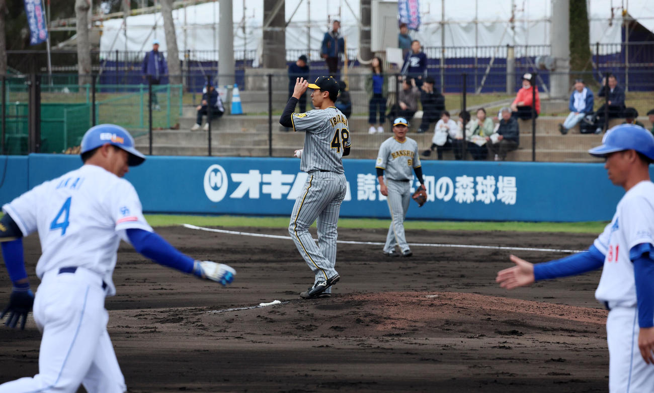 中日対阪神（練習試合）　3回裏中日1死、茨木は鵜飼に本塁打を浴びる（撮影・加藤哉）