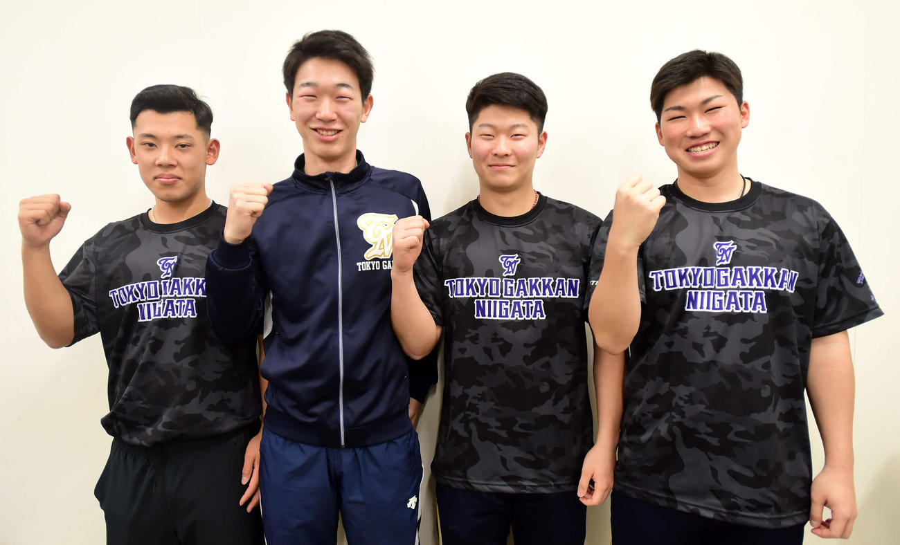 今春、新潟医療福祉大に進学する東京学館新潟の4人。左から遠藤、込山、宮嶋、涌井