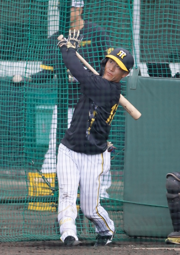 阪神春季キャンプフリー打撃で柵越えする福島（撮影・藤尾明華）