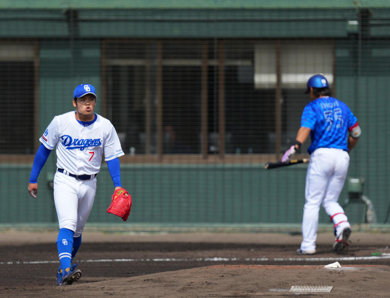 中日対DeNA 2回表DeNA無死、井上を三振に仕留める根尾（撮影・横山健太）