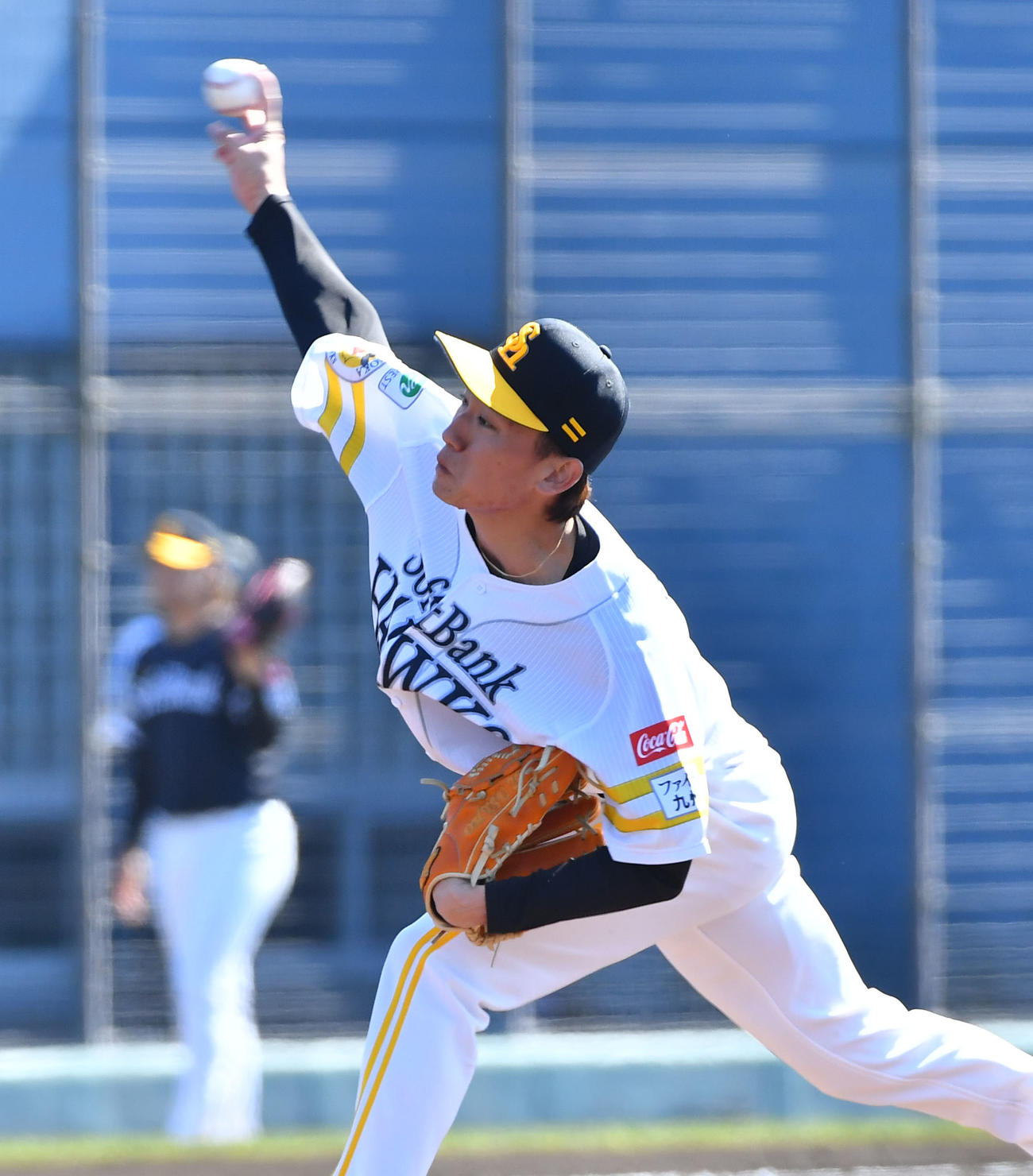 ソフトバンク紅白戦　白組先発の大津（撮影・岩下翔太）