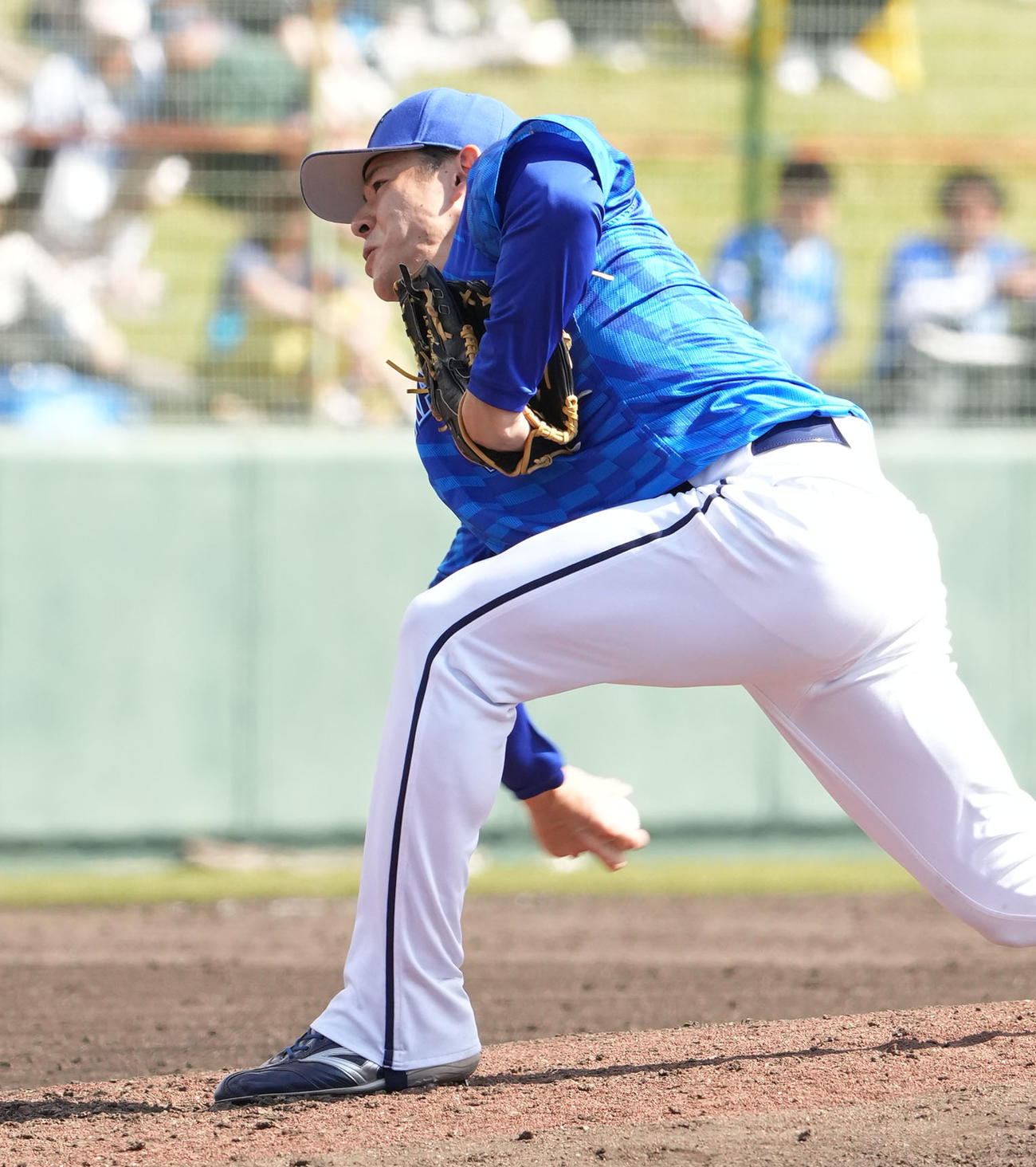 中日対DeNA 5回表、DeNA3番手で登板する中川（撮影・森本幸一）
