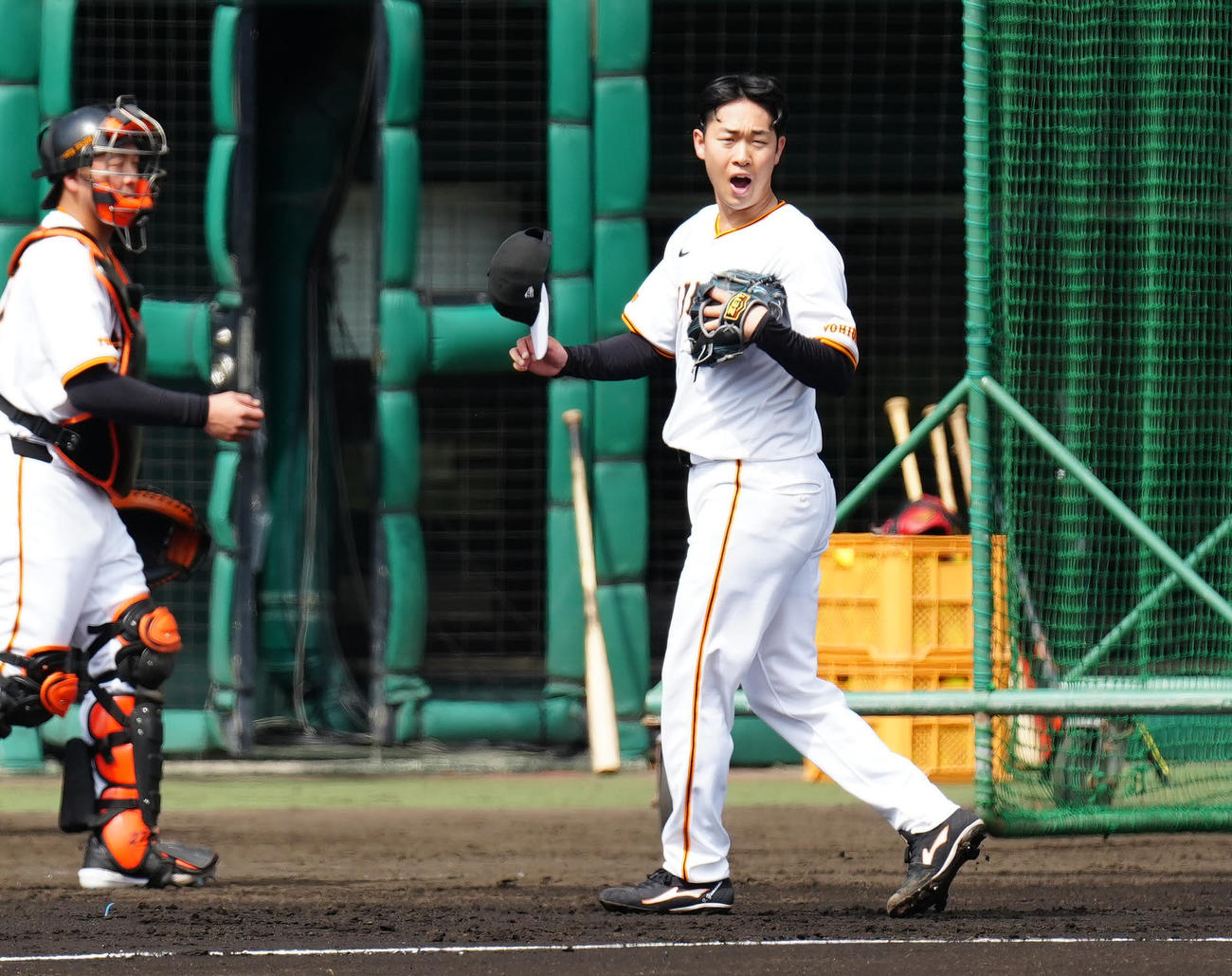 シート打撃で登板した巨人山崎伊（撮影・江口和貴）