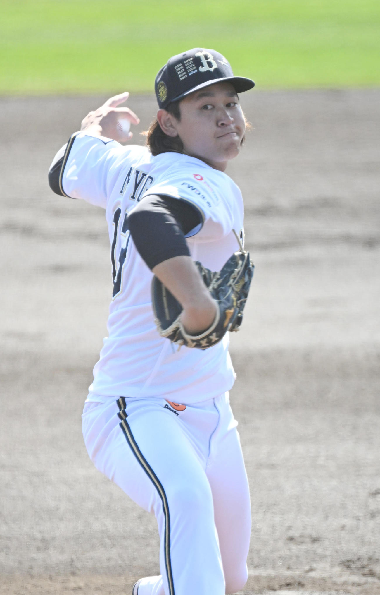 日本新薬戦で力投するオリックス先発の宮城（撮影・和賀正仁）