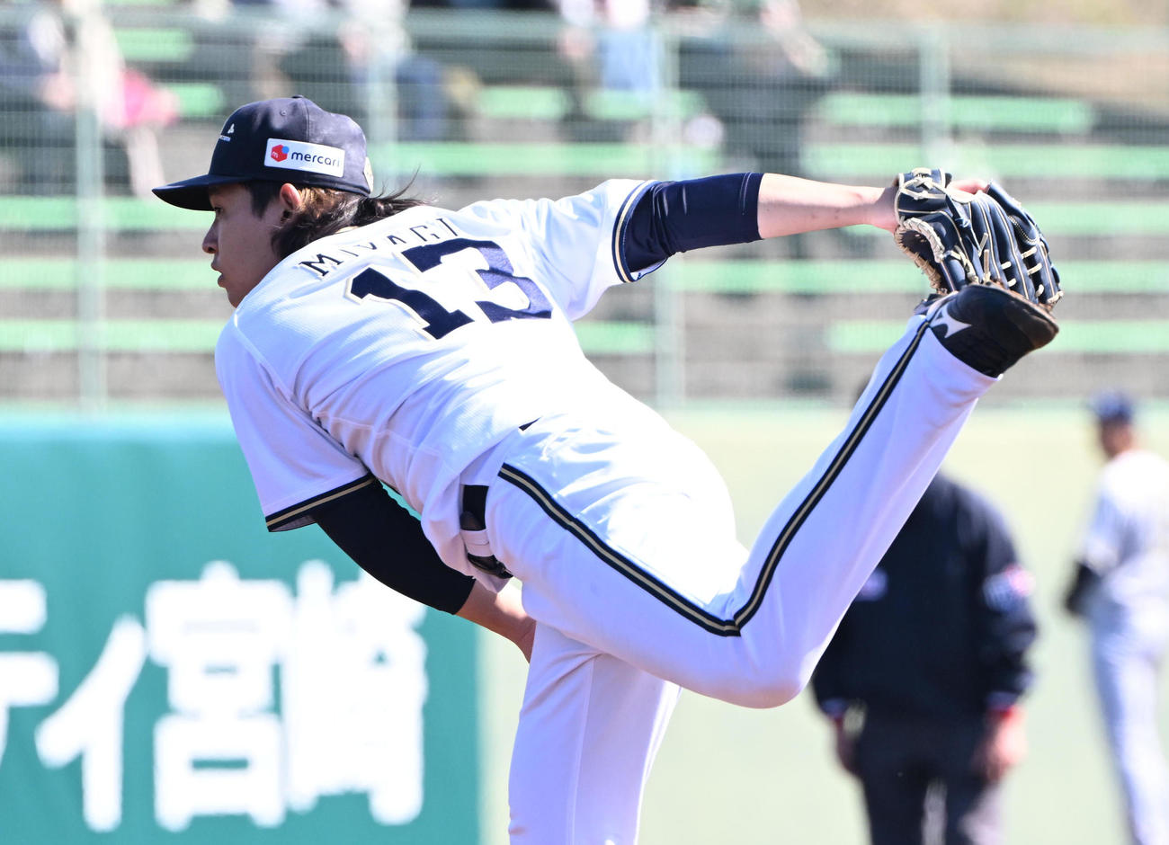 日本新薬戦に先発し2回を2安打無失点に抑えたオリックス先発の宮城（撮影・和賀正仁）