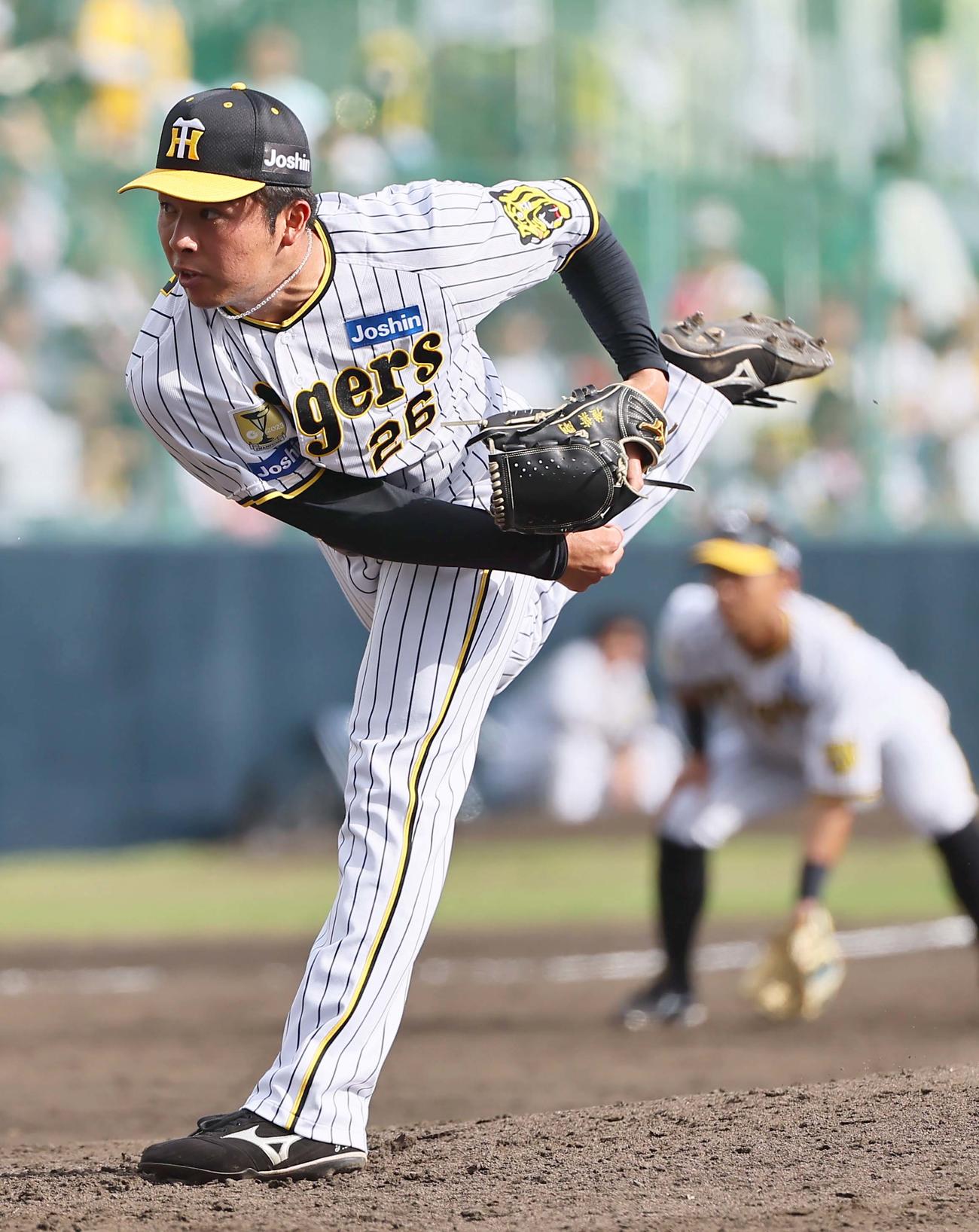 阪神対楽天　7番手で登板する椎葉（撮影・上田博志）