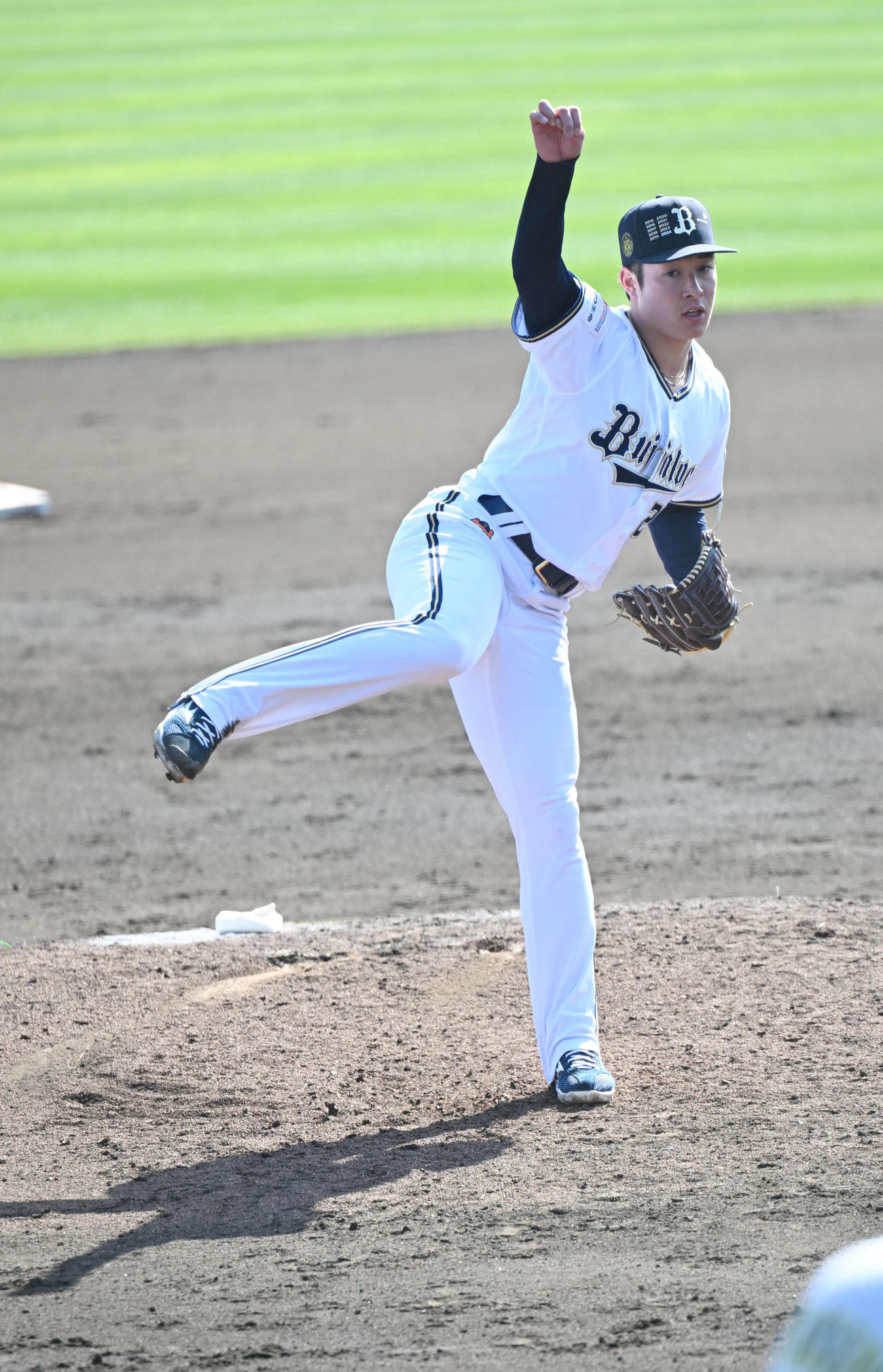 オリックス対日本新薬　6回から4番手で登板したオリックス吉田（撮影・和賀正仁）