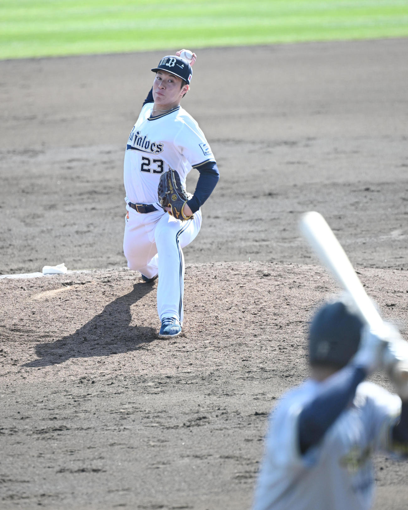 オリックス対日本新薬　6回から4番手で登板したオリックス吉田（撮影・和賀正仁）