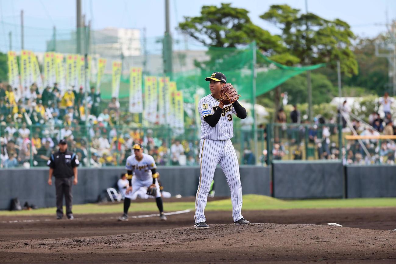阪神対楽天　対外試合初登板の門別啓人の連続（撮影・上田博志）