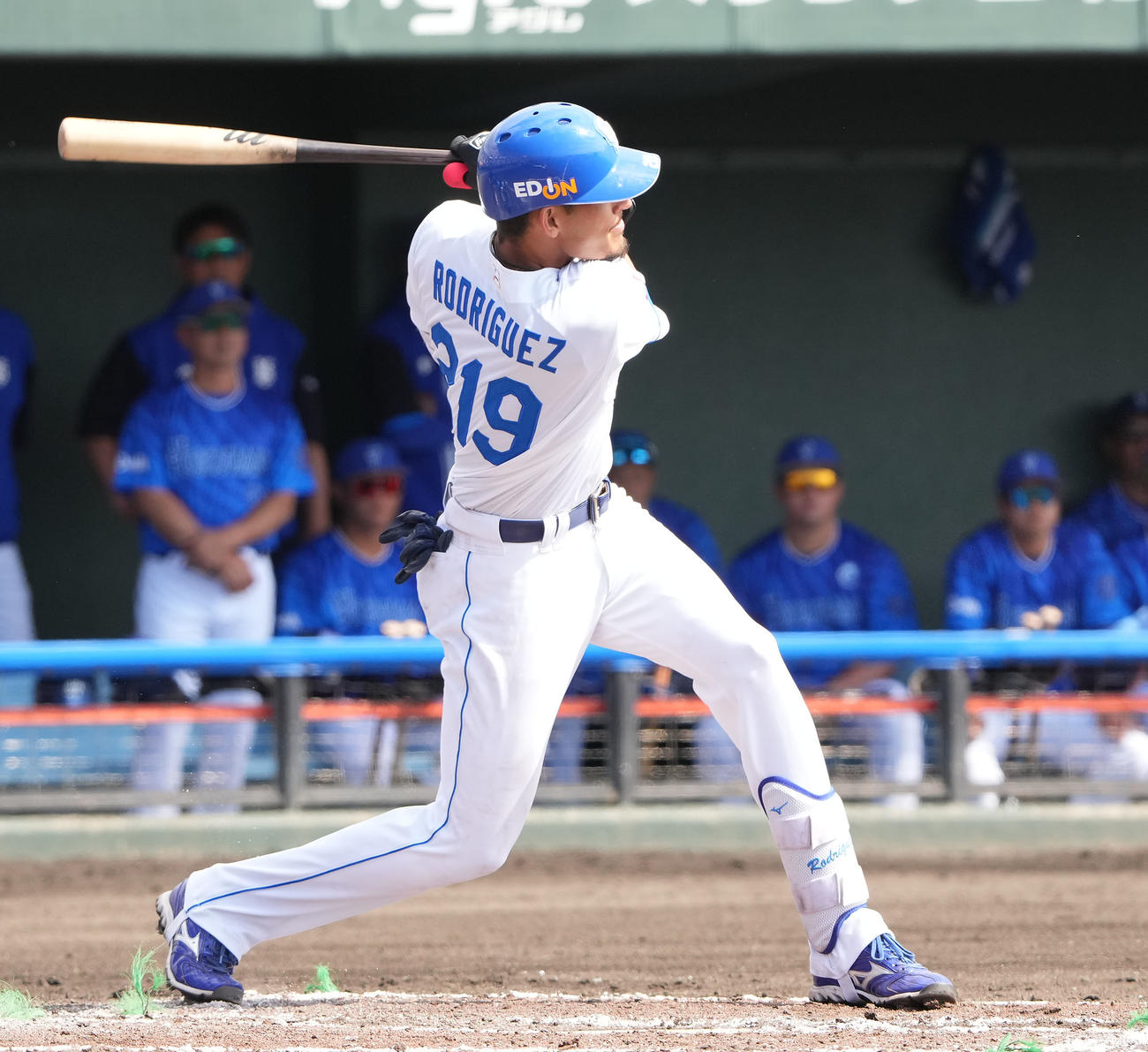 中日対DeNA 2回裏中日2死一、二塁、左適時二塁打を放つロドリゲス（撮影・森本幸一）