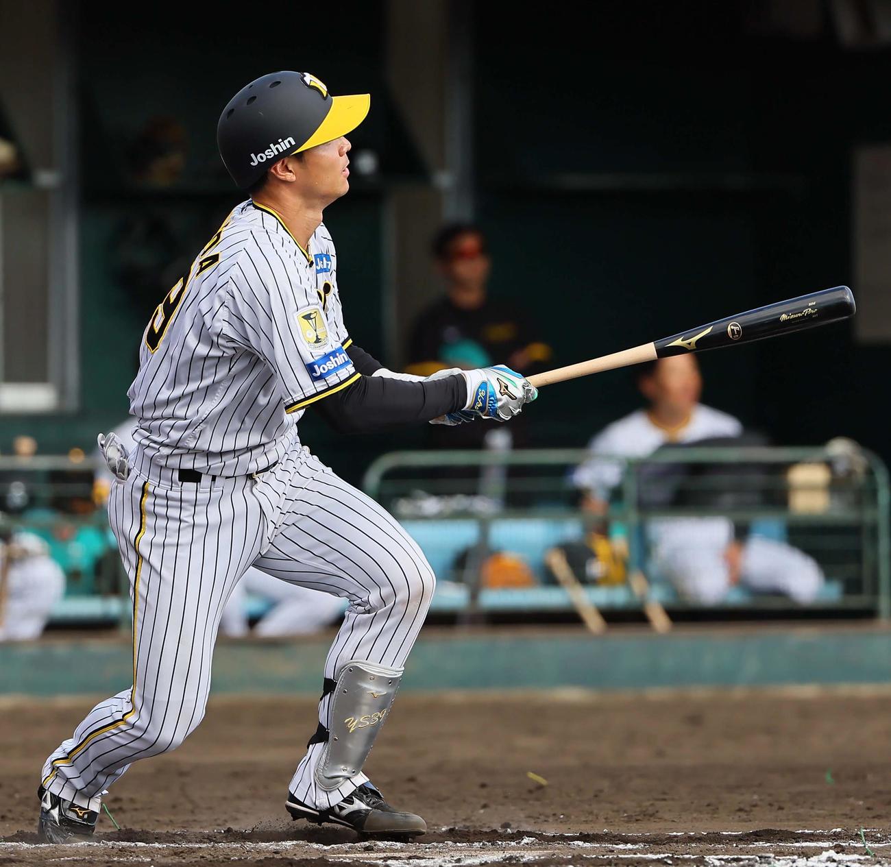 阪神対楽天　6回裏阪神1死一塁、中飛に倒れる栄枝（撮影・上田博志）