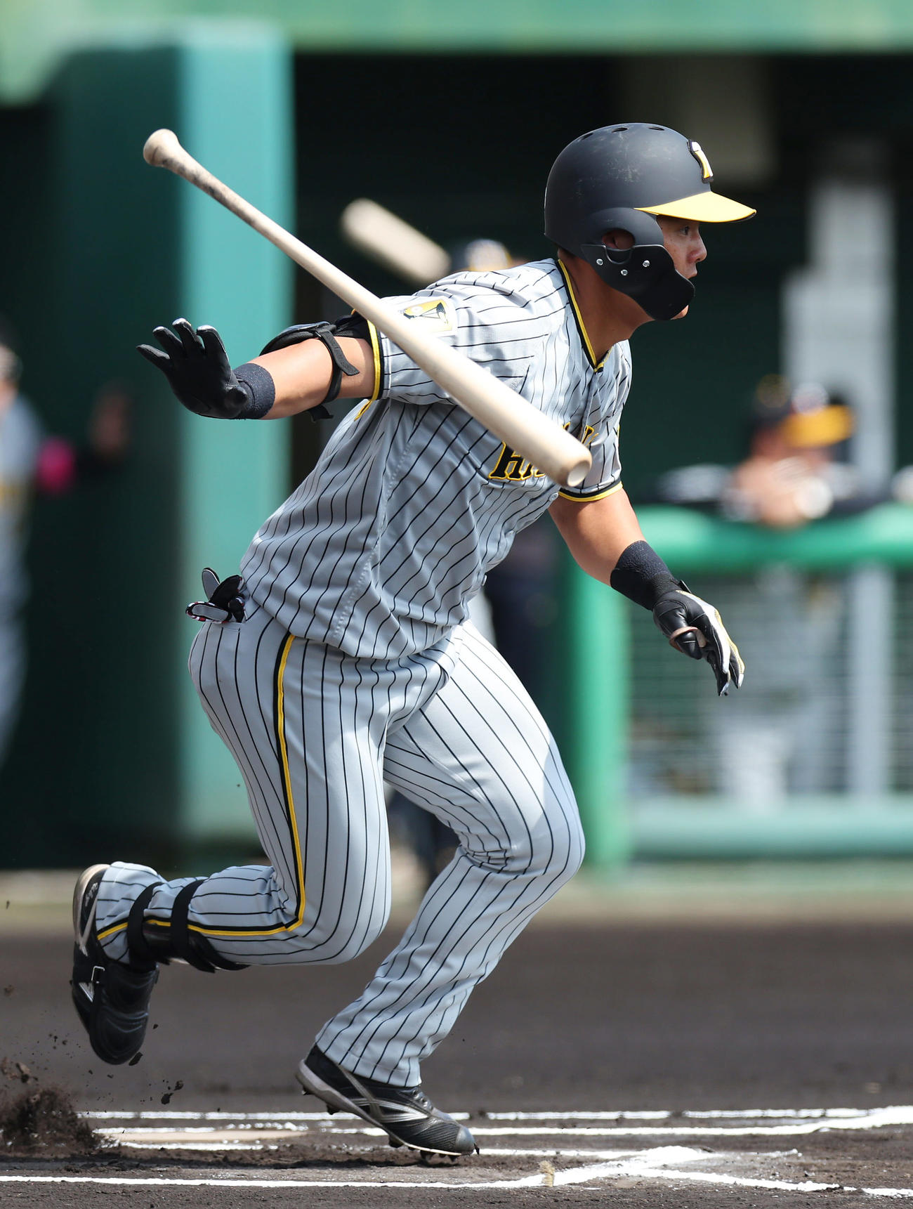 広島対阪神　1回表阪神無死、中前打を放つ前川（撮影・前田充）