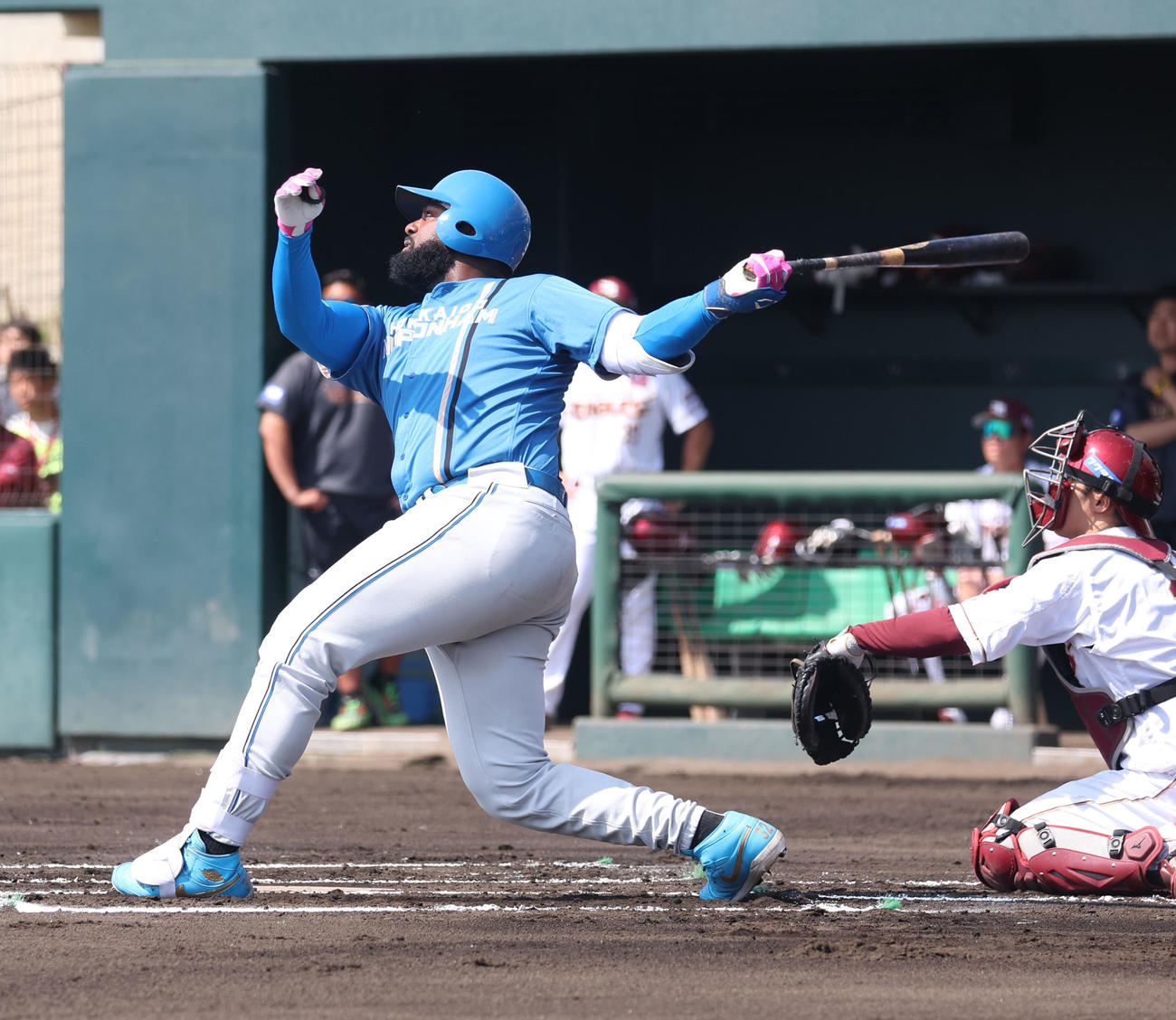 楽天対日本ハム　1回表日本ハム2死一塁、レイエスは右越え2点本塁打を放つ（撮影・佐藤翔太）