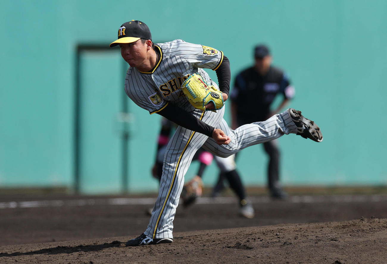 広島対阪神　阪神先発の村上（撮影・前田充）