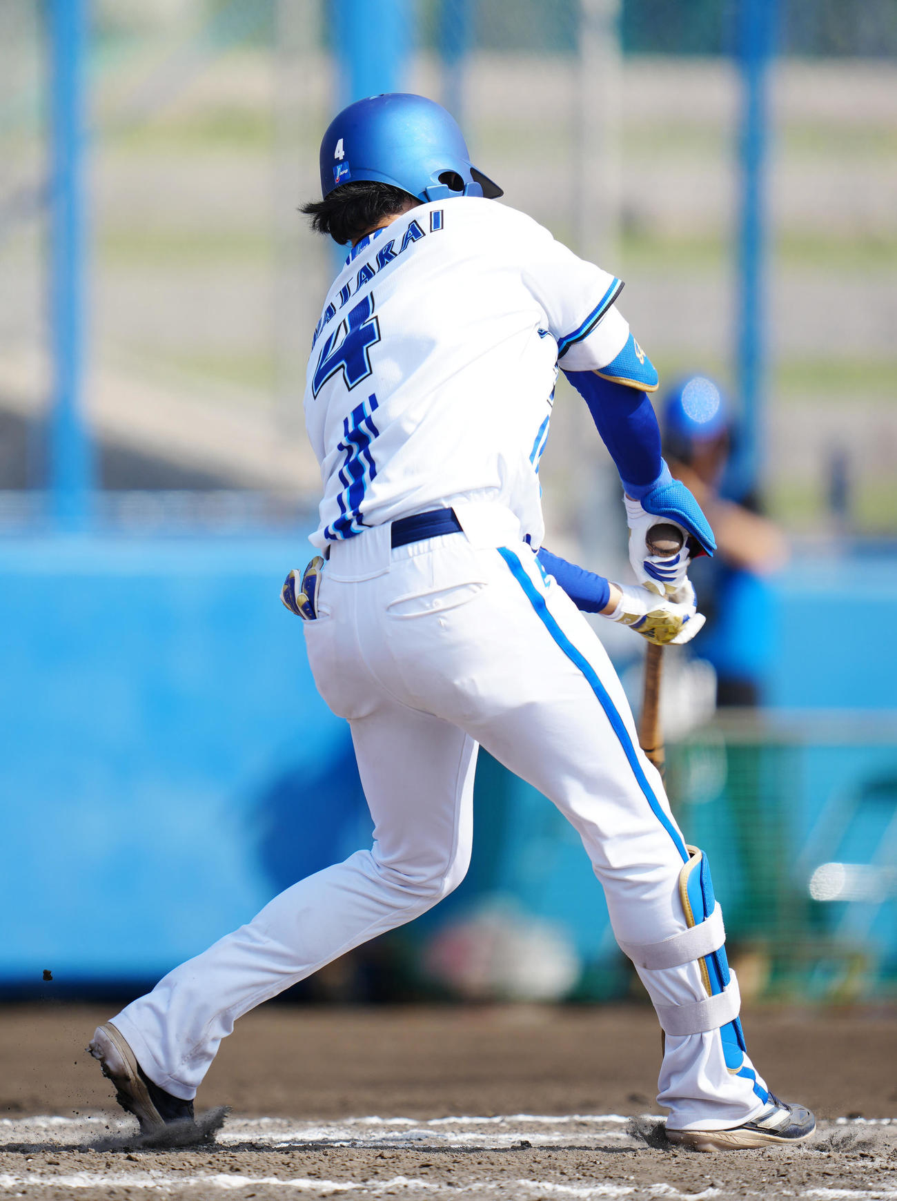 DeNA対ロッテ　8回裏DeNA1死、右前打を放つ度会（撮影・江口和貴）