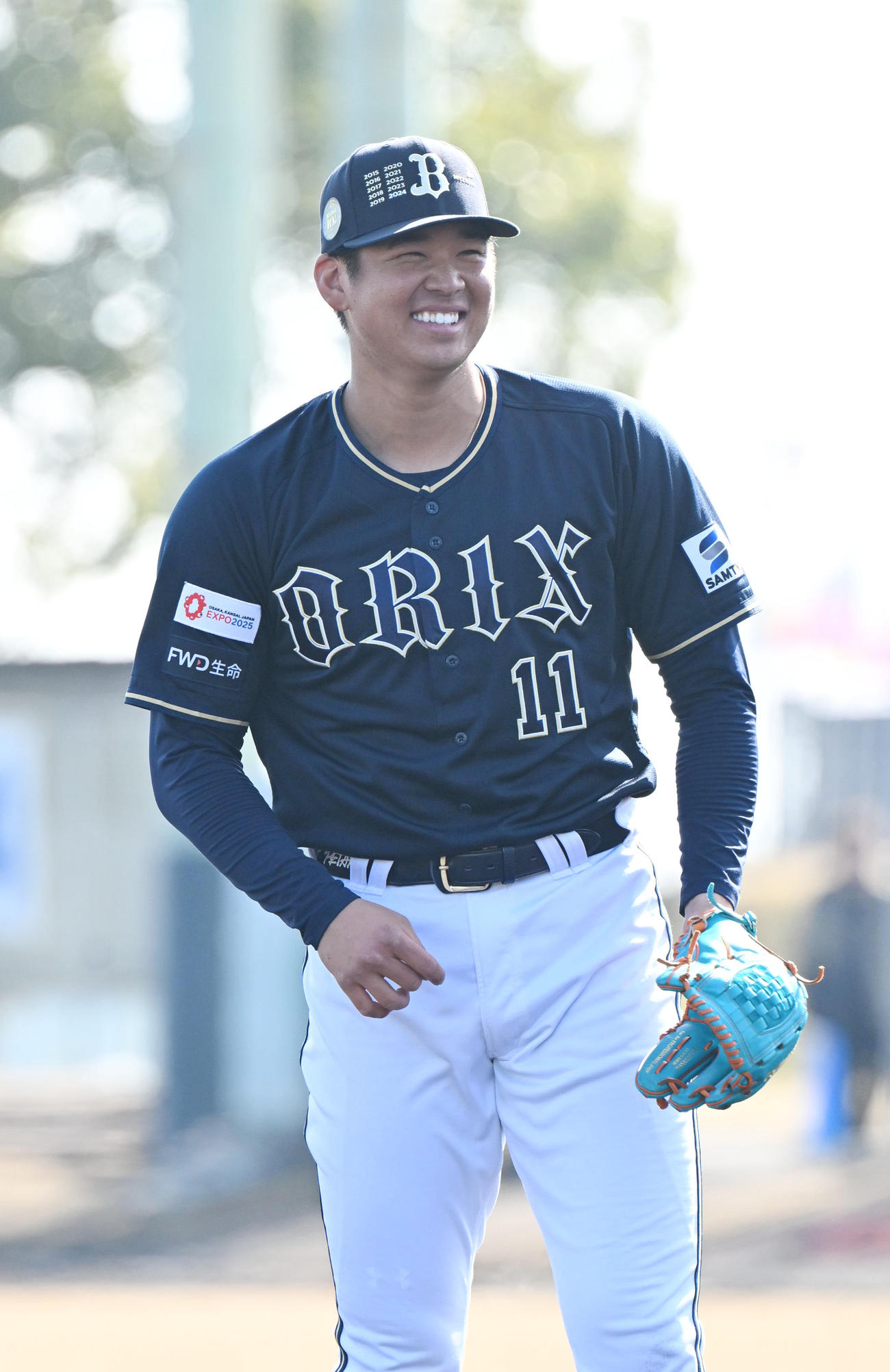 明るい表情でキャッチボールするオリックス山下（撮影・和賀正仁）