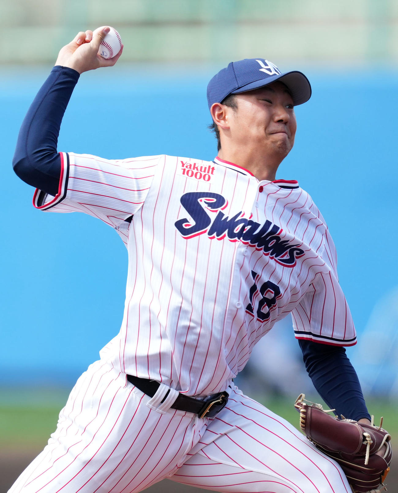 ヤクルト対中日　力投するヤクルト先発の奥川（撮影・横山健太）