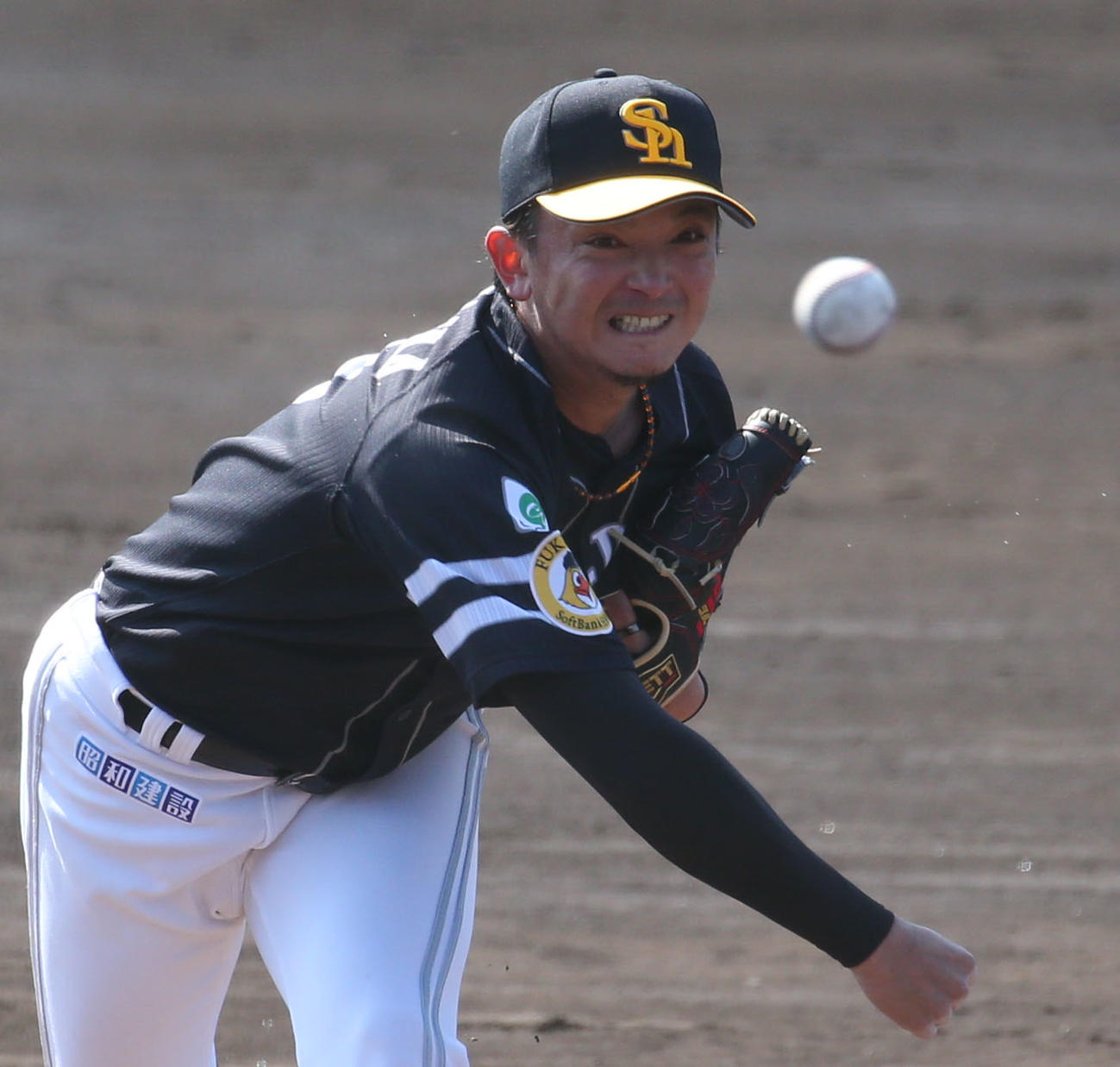 ソフトバンク紅白戦　紅組先発の東浜（撮影・冨田成美）