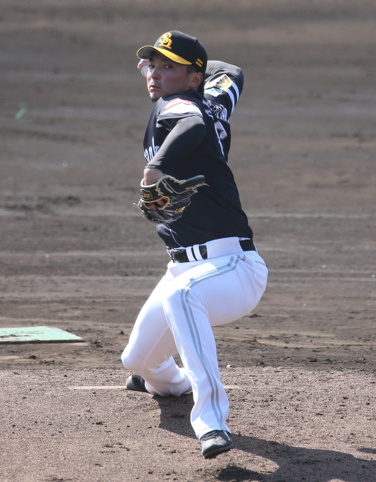 ソフトバンク紅白戦　紅組先発の東浜（撮影・冨田成美）
