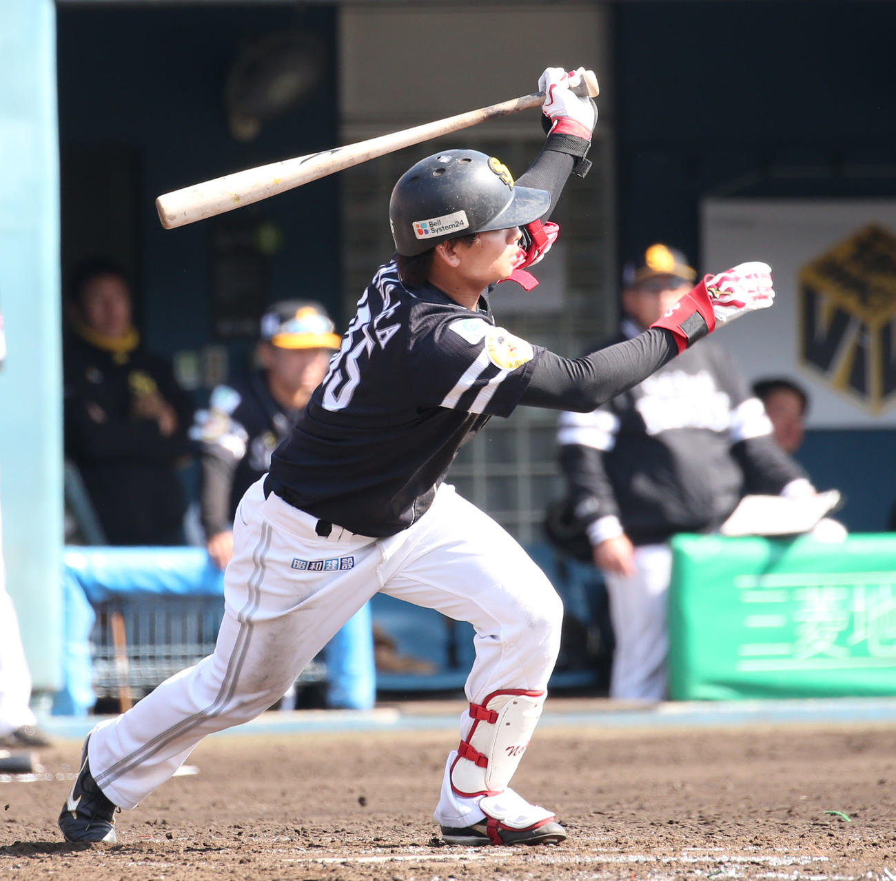 ソフトバンク紅白戦　5回表紅組無死、仲田は左前打を放つ（撮影・冨田成美）